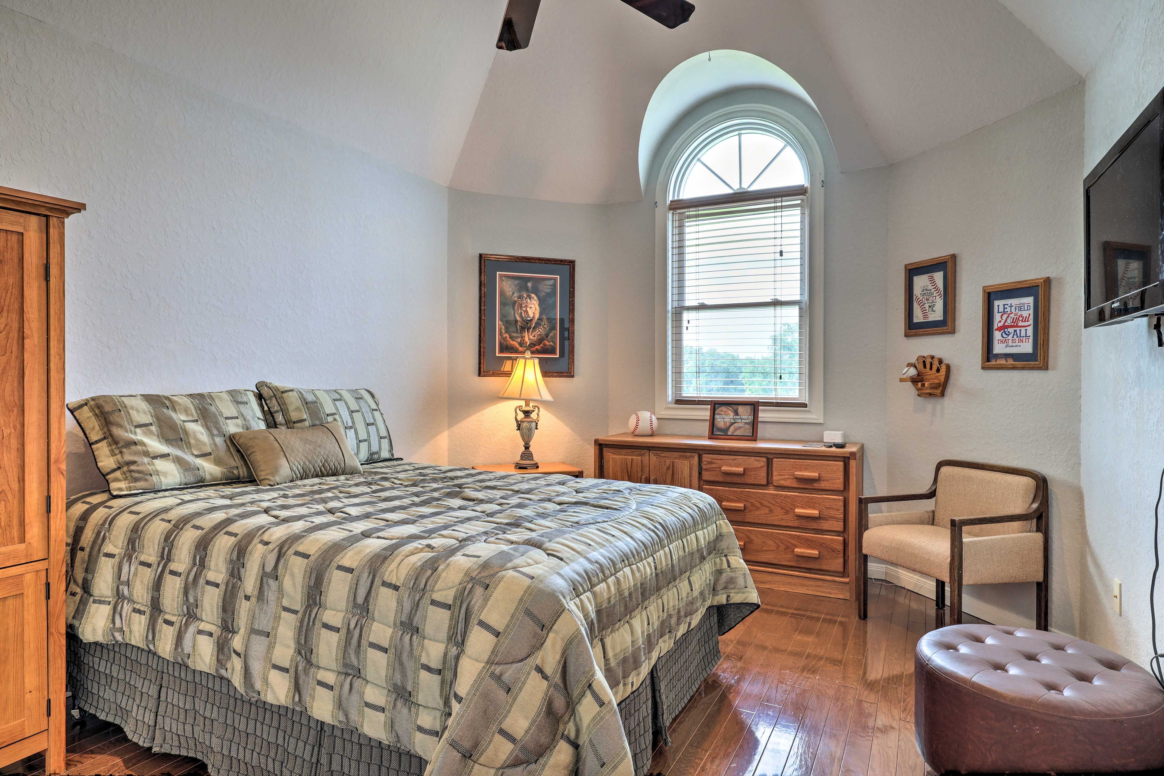 Bedroom 4 | Queen Bed | 2nd Level | Linens Provided