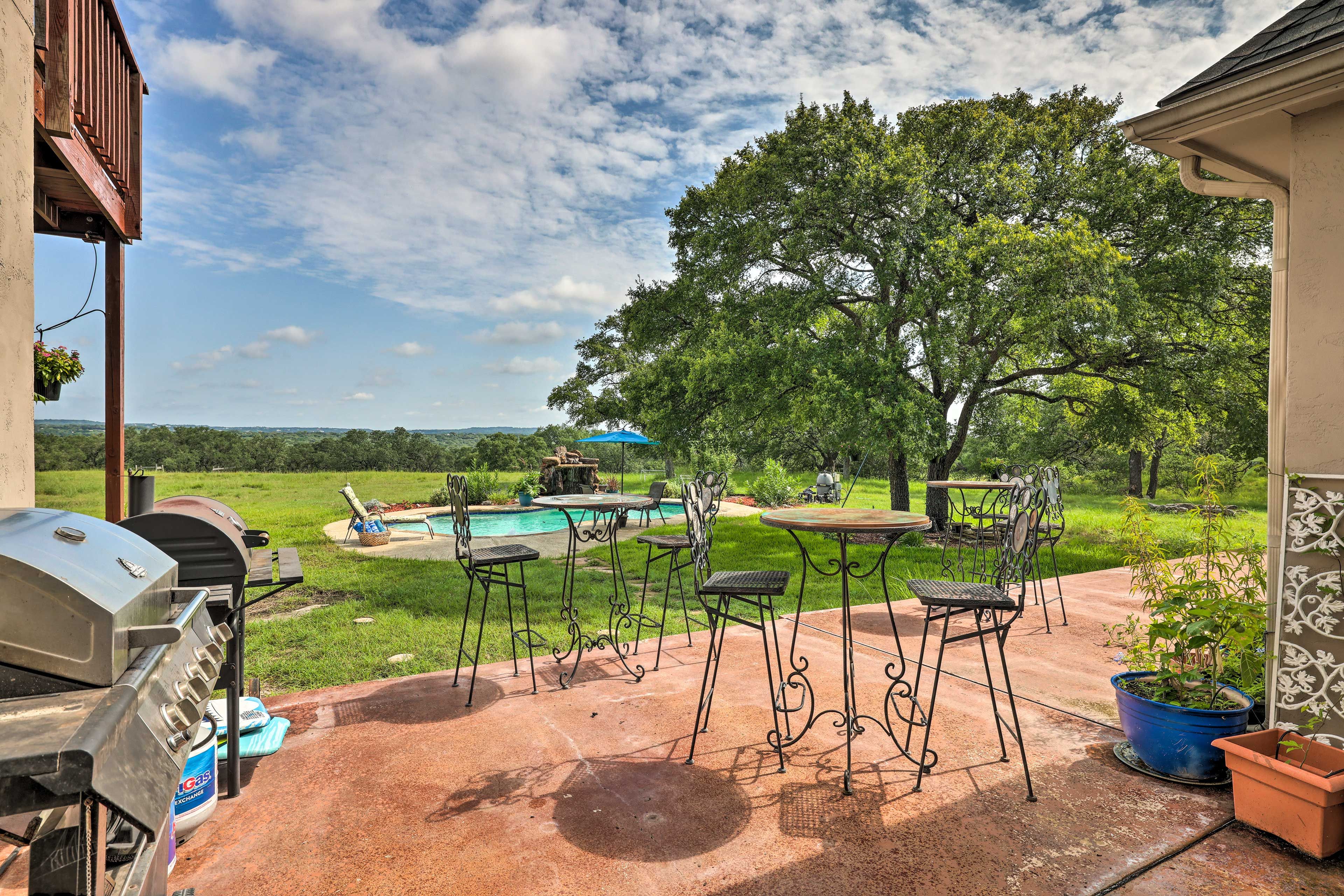 Patio | Gas Grill | Charcoal Grill