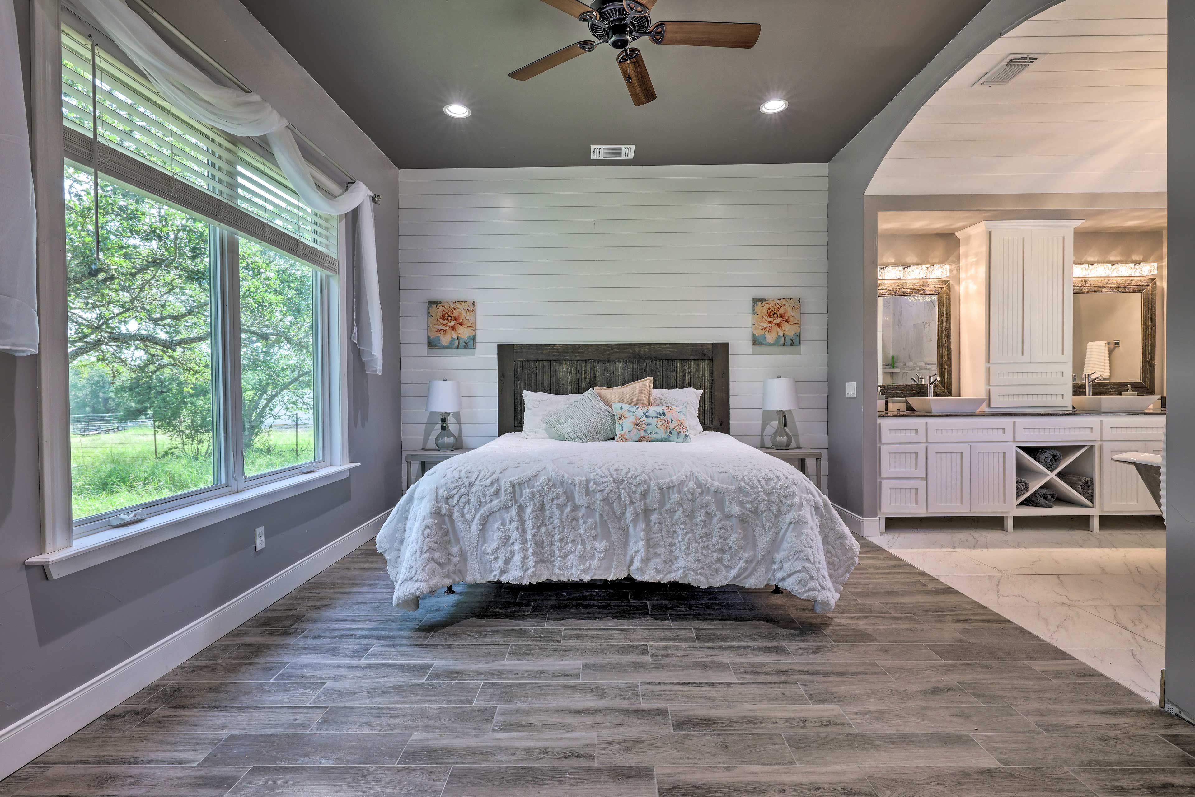 Bedroom | Linens Provided