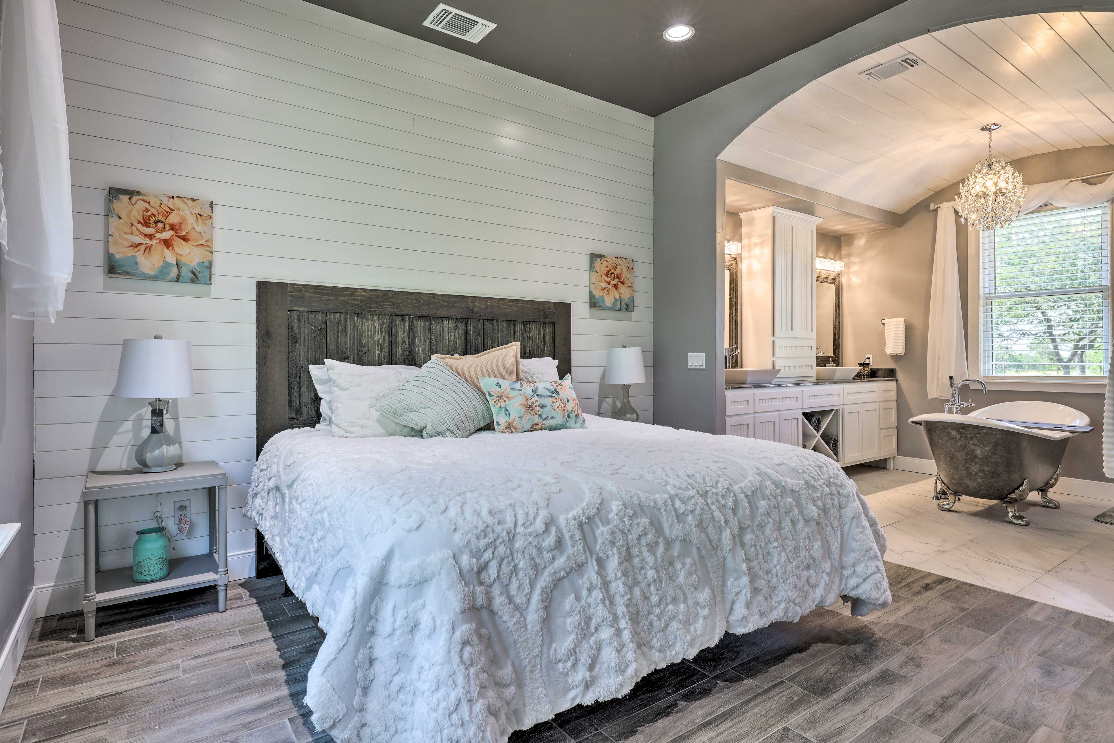 Bedroom | California King Bed