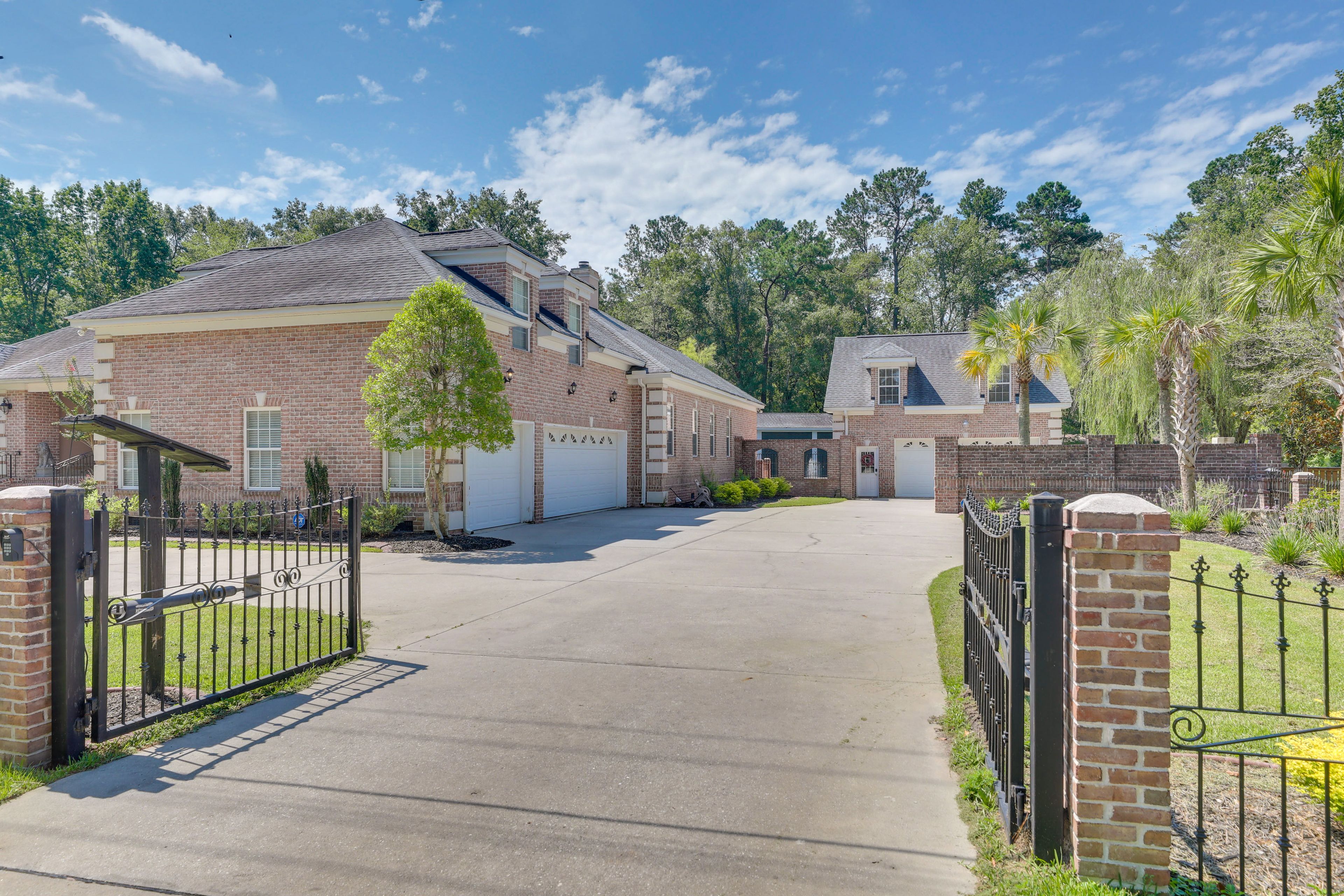 Studio Exterior | Keyless Entry