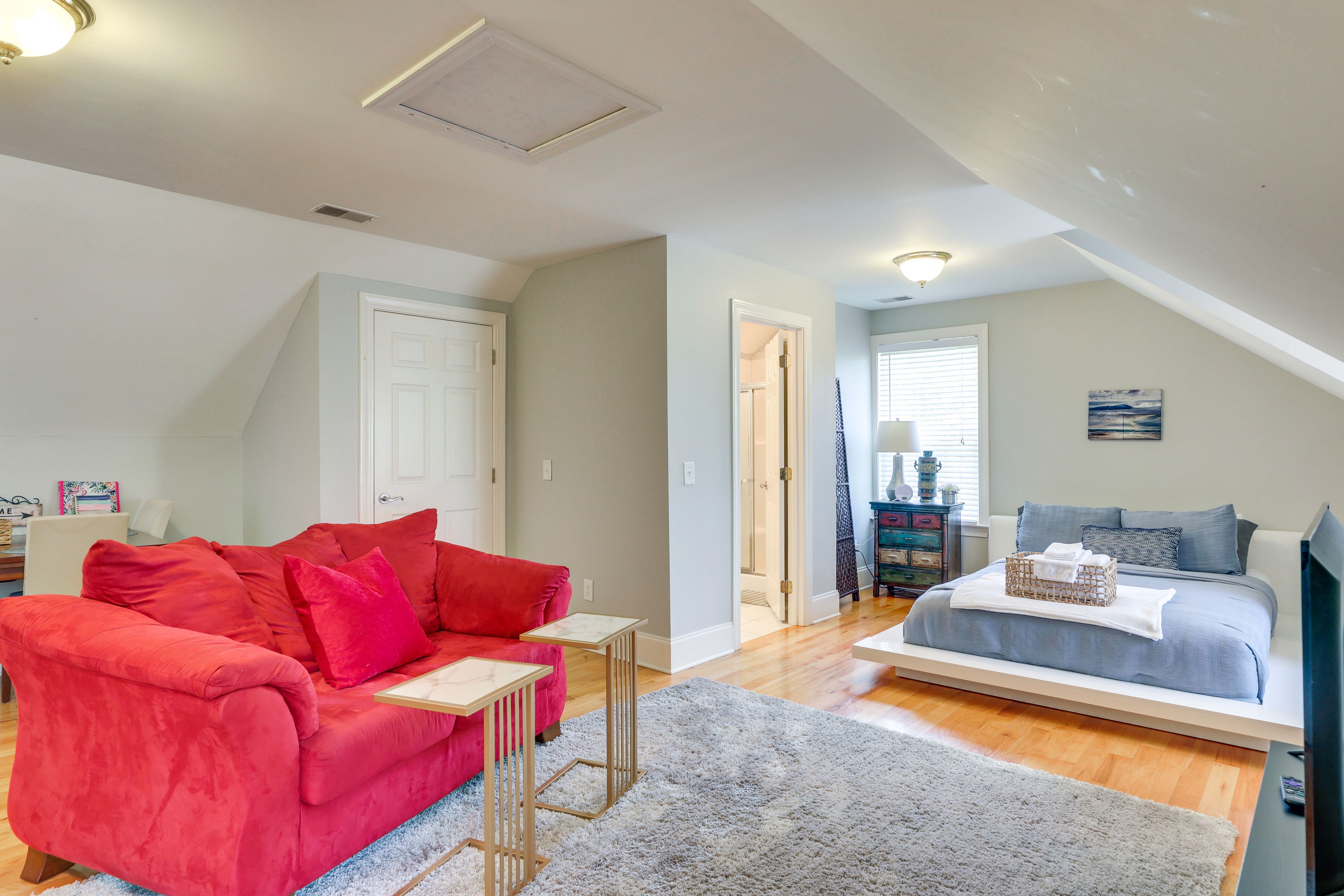 Summerville Vacation Rental | Studio | 1BA | 375 Sq Ft | Stairs Required