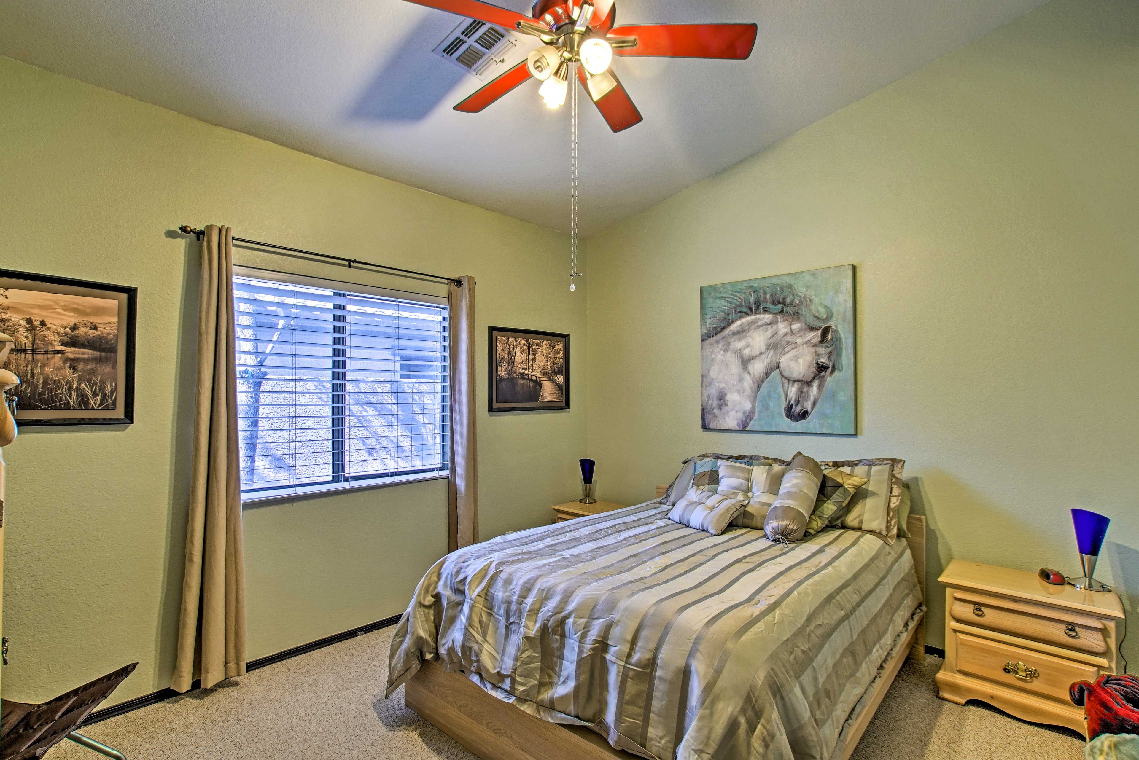Bedroom 2 | Queen Bed