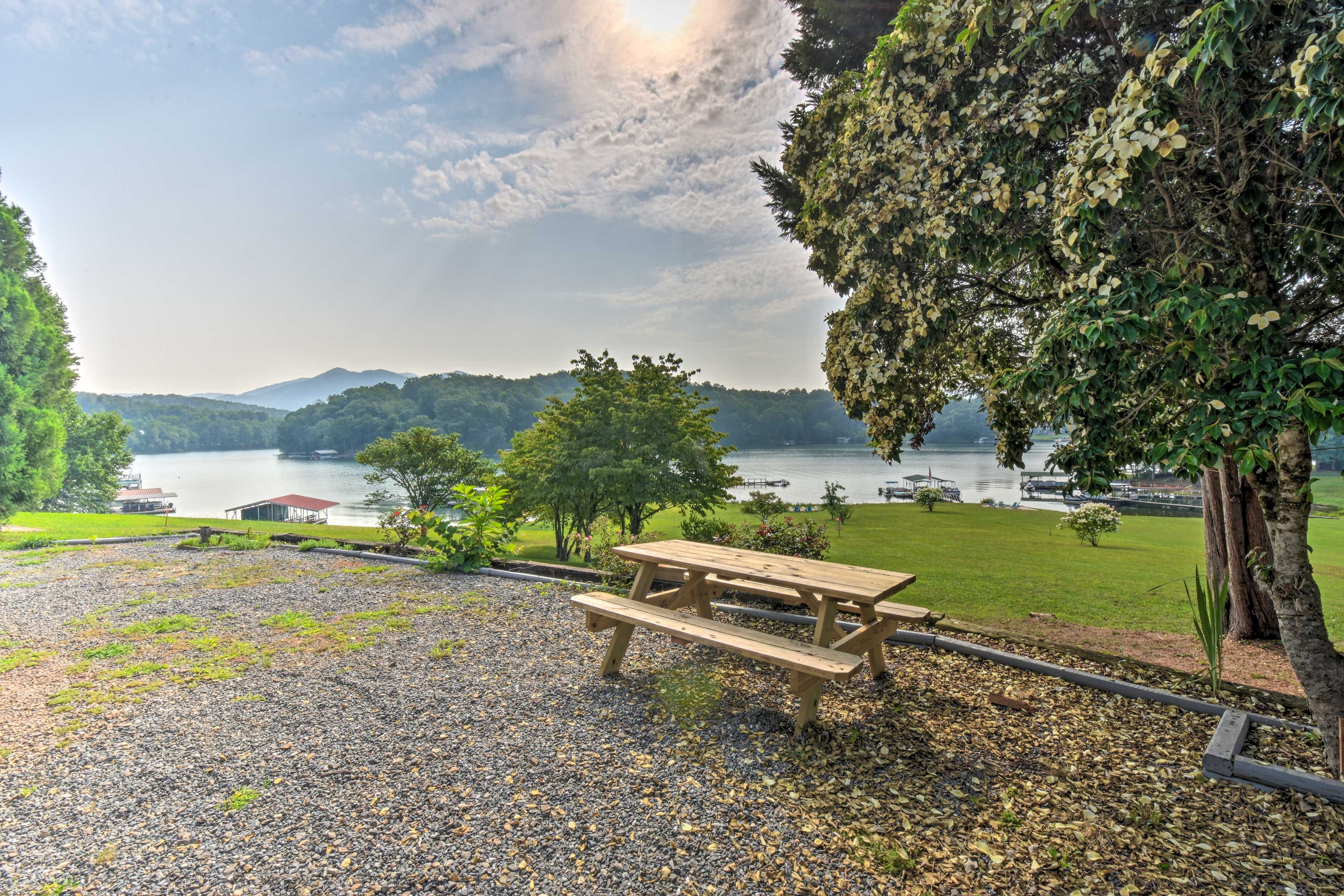 Picnic Table | Lounge Furniture