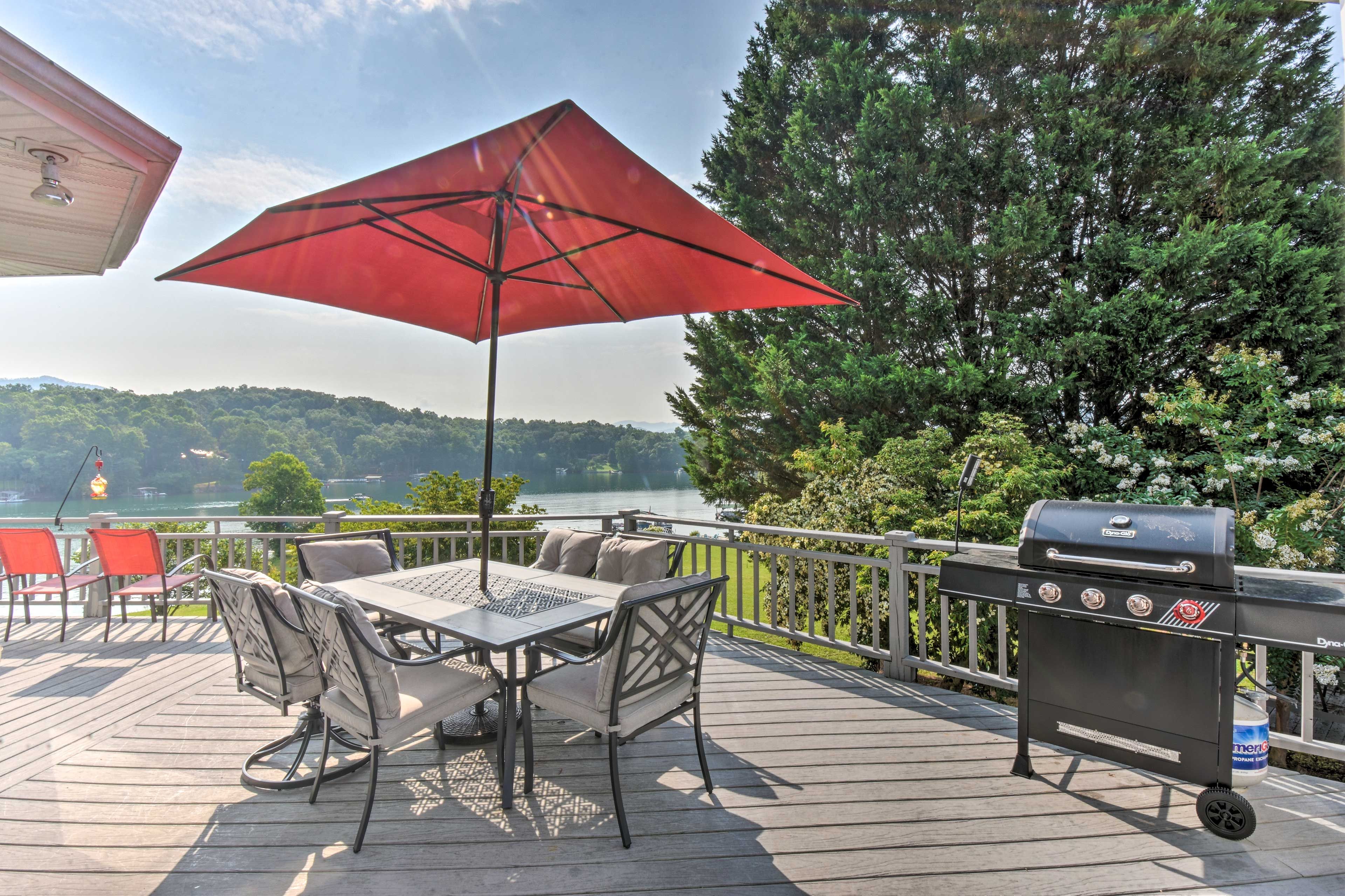 Deck | Lounge Furniture | Private Frisbee Golf Course