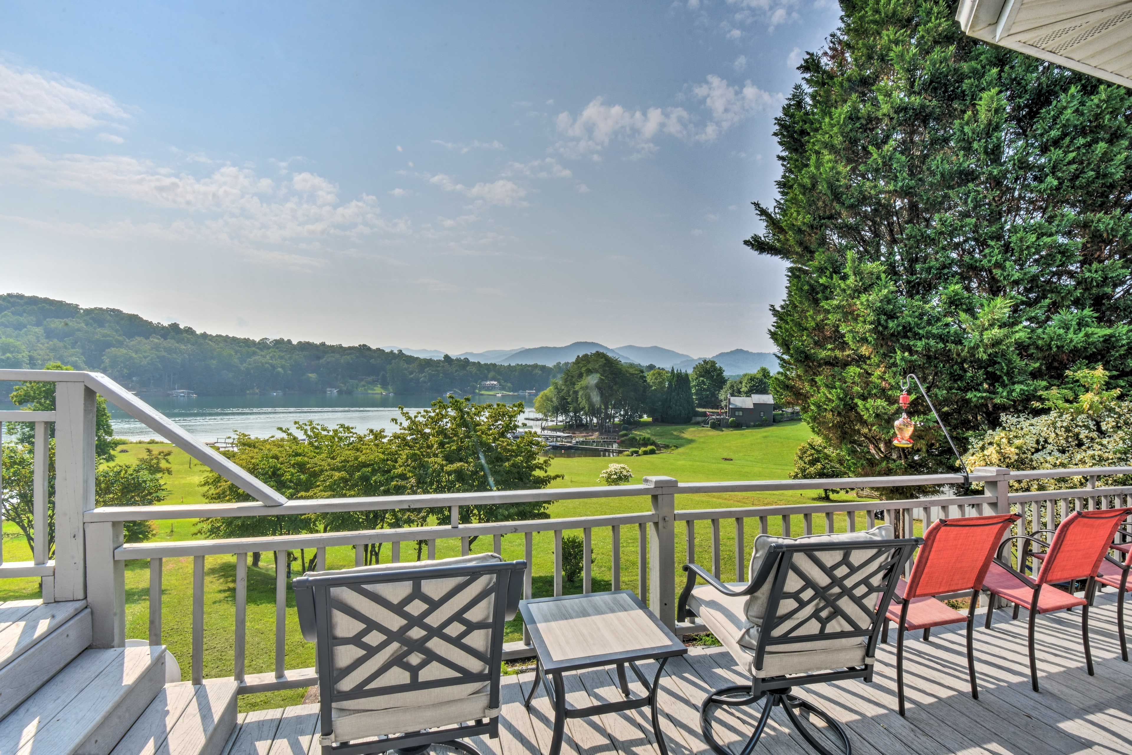 Deck | Suitable for Children & Elderly | Private Dock & Boat Slip