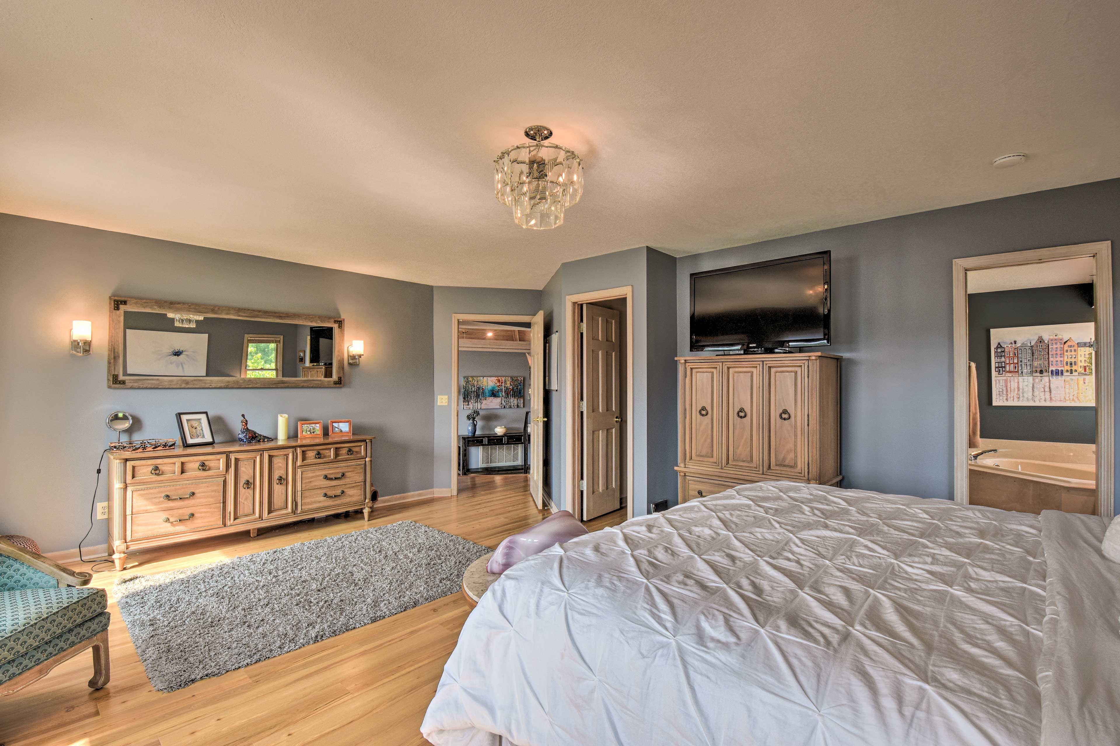 Bedroom 1 | Private Deck Access | Complimentary Toiletries