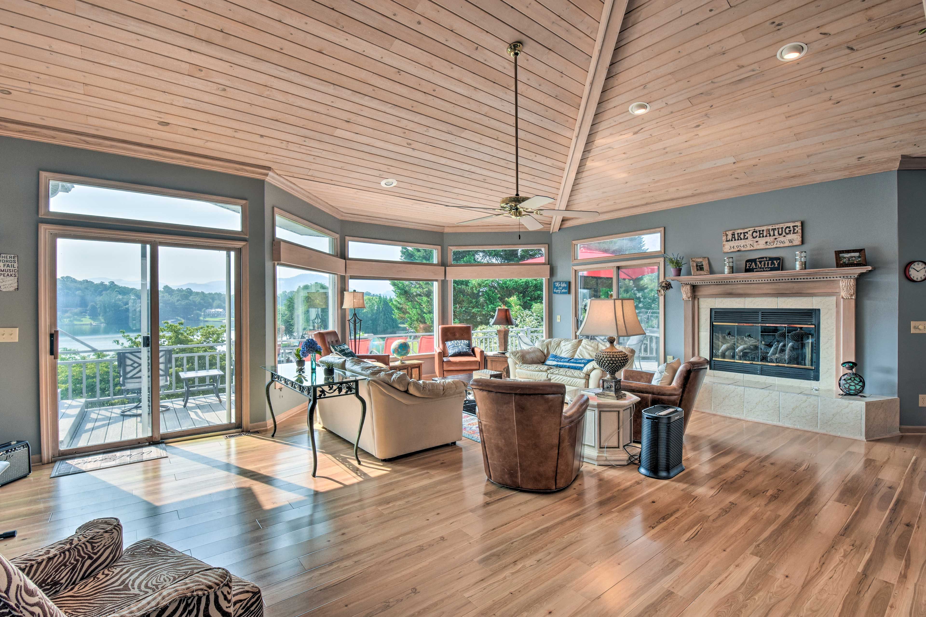 Living Room | Piano | Wet Bar