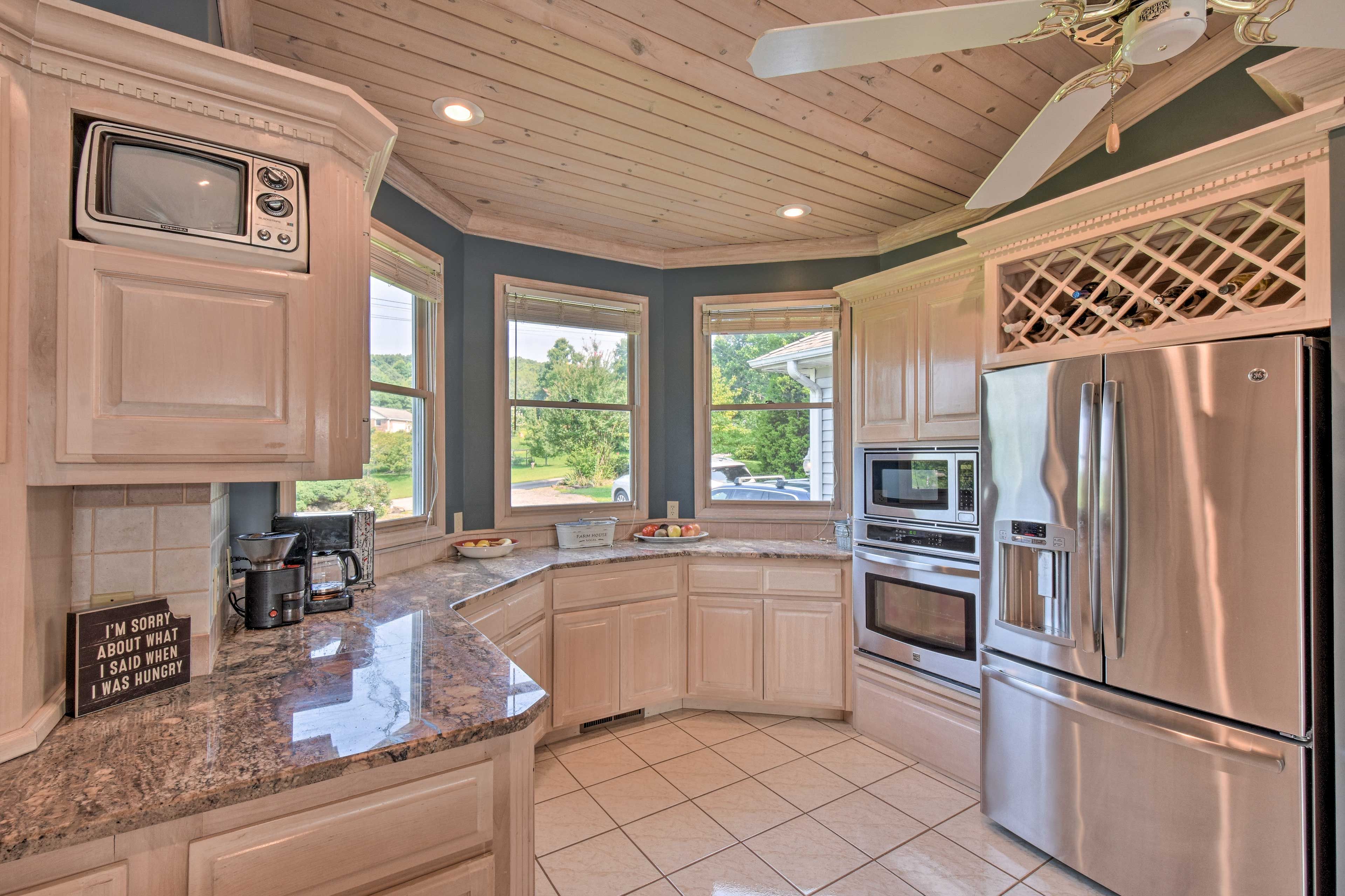Fully Equipped Kitchen | Dishwasher | Complimentary Spices