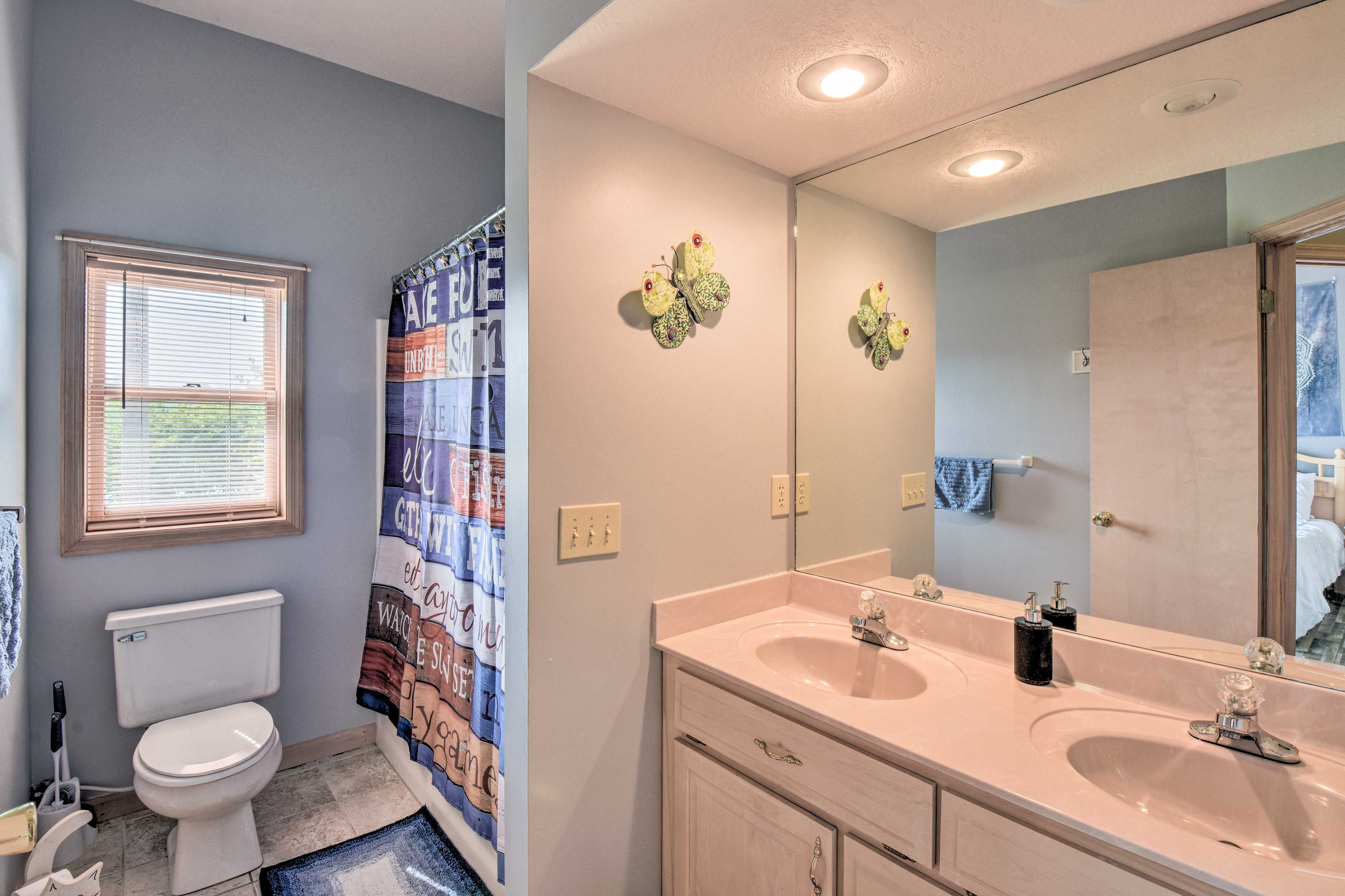 Full Bathroom | Complimentary Toiletries | Hair Dryer