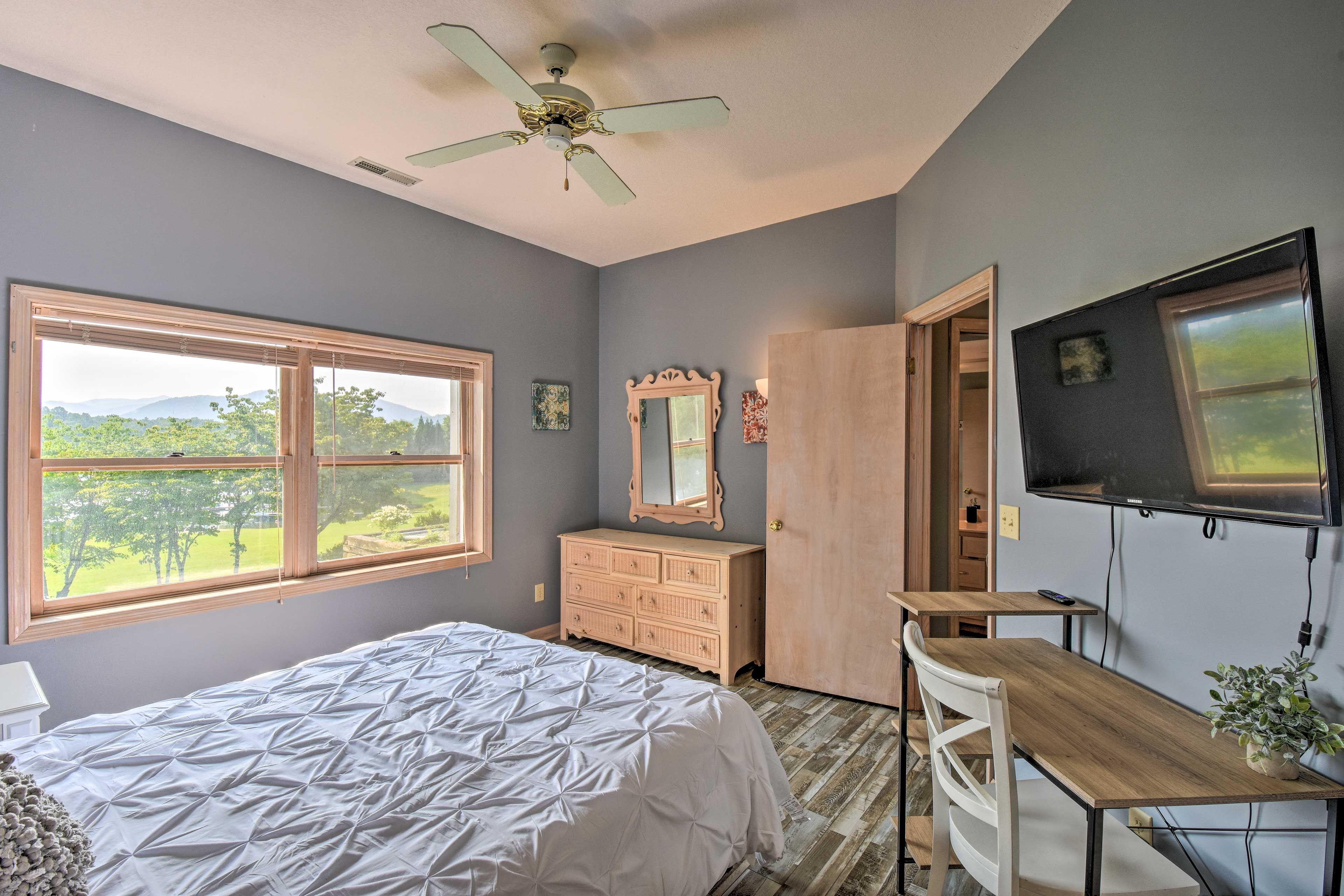 Bedroom 2 | Smart TV | Central A/C