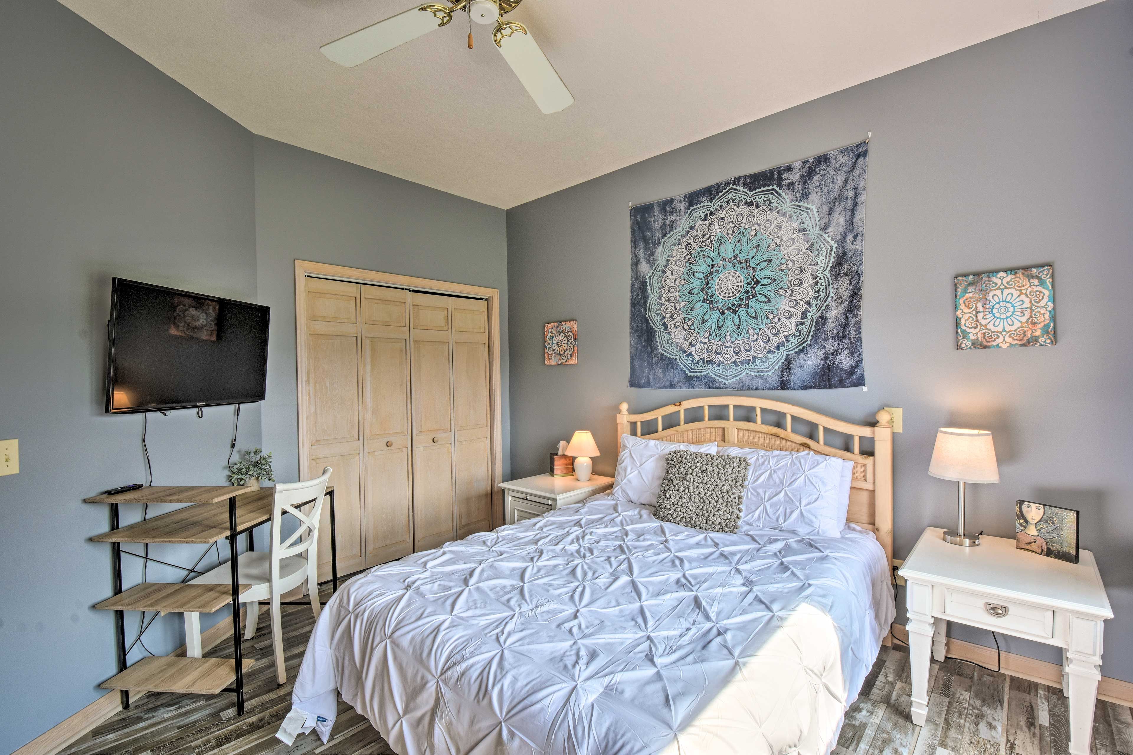 Bedroom 2 | Queen Bed | Main Floor