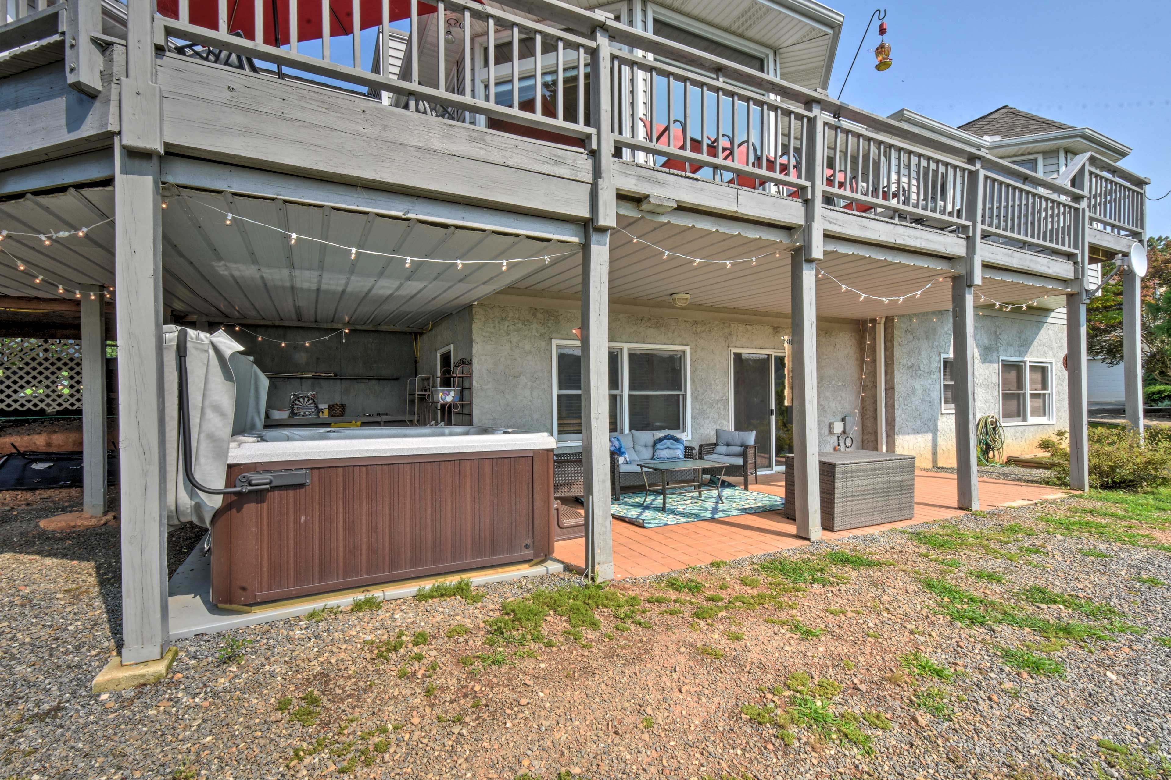 Outdoor Areas | Picnic Table | 2 Hammocks