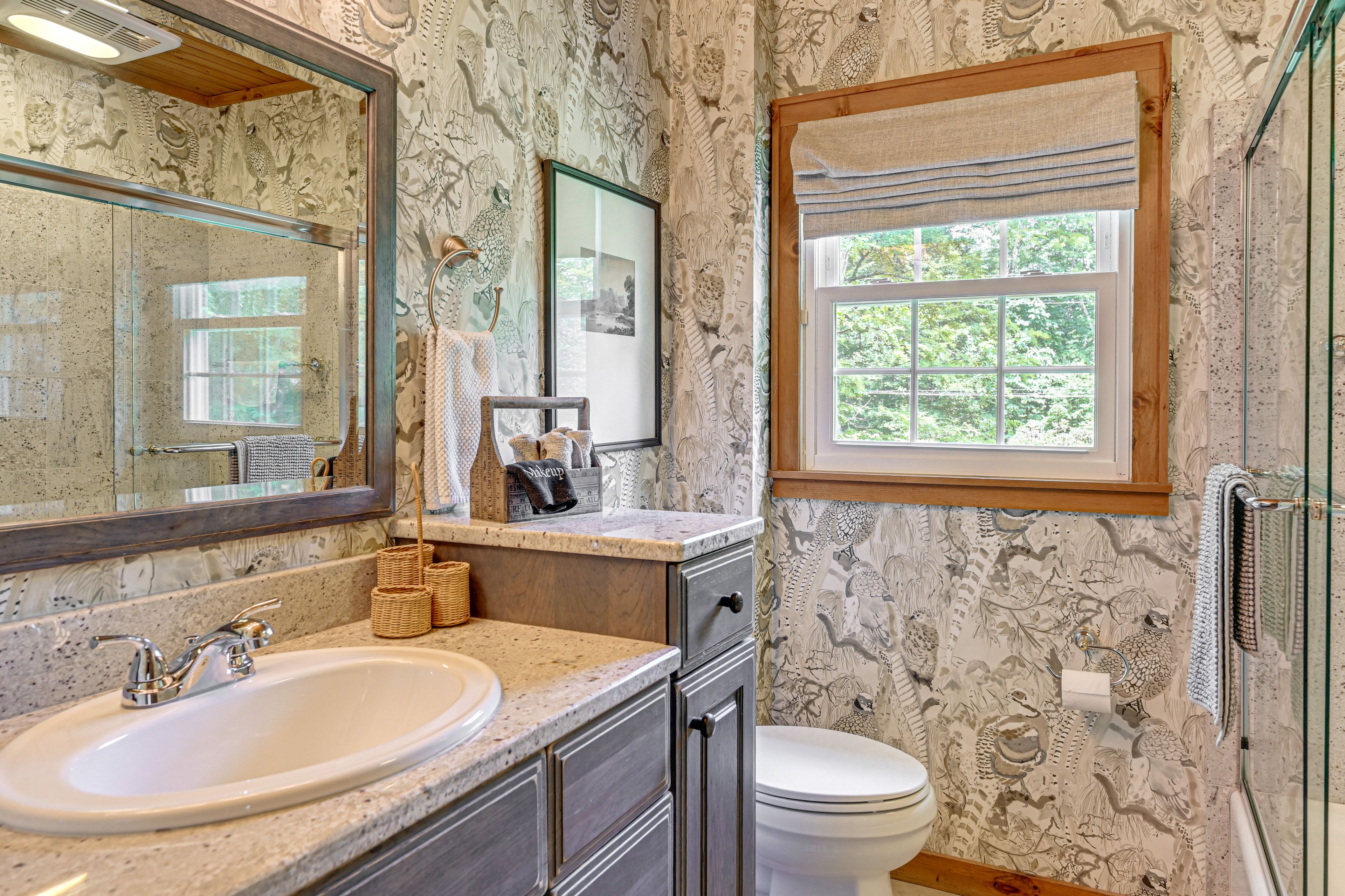 Full Bathroom | Complimentary Toiletries | 1st Floor