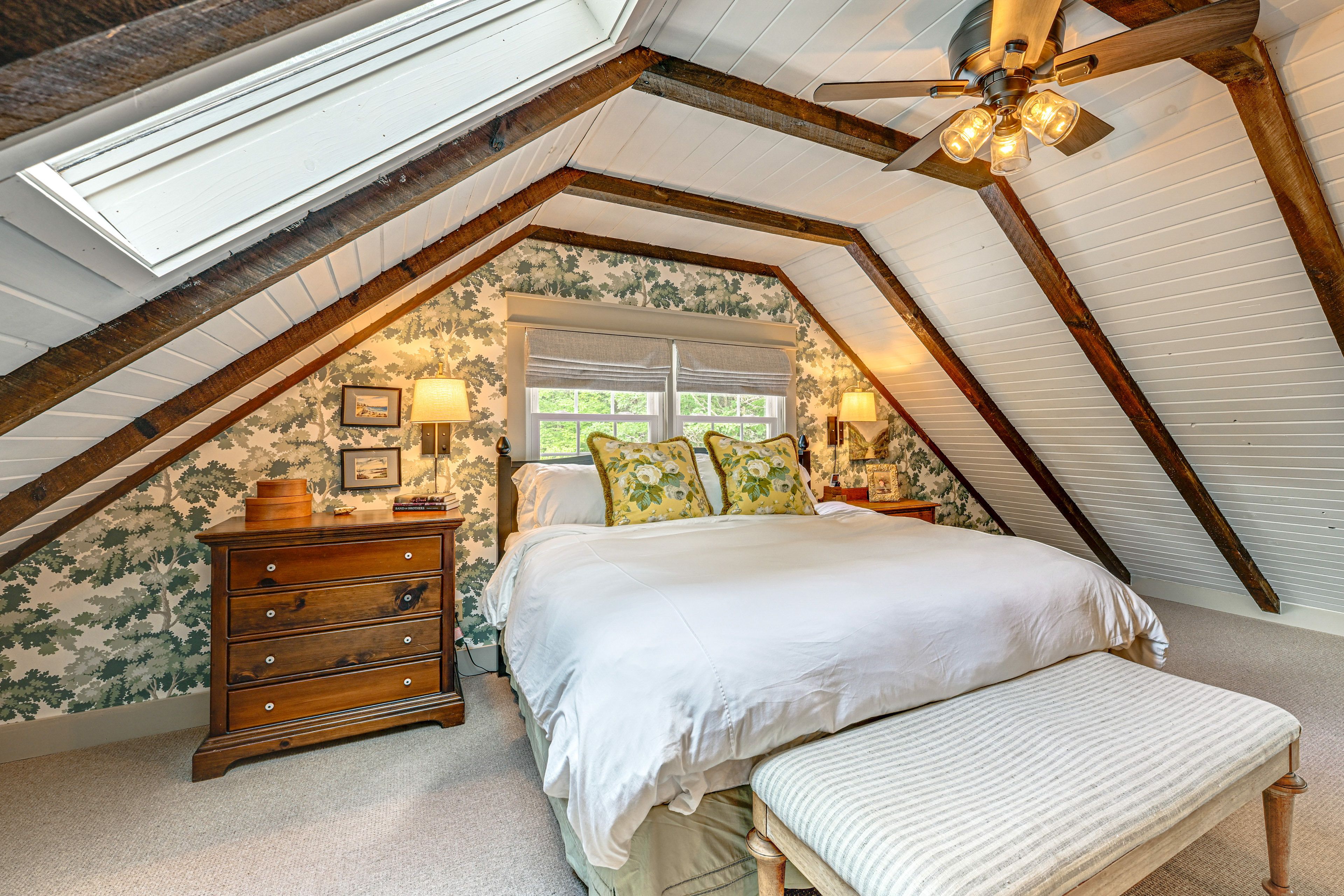 Bedroom 1 | King Bed | 2nd Floor | Smart TV