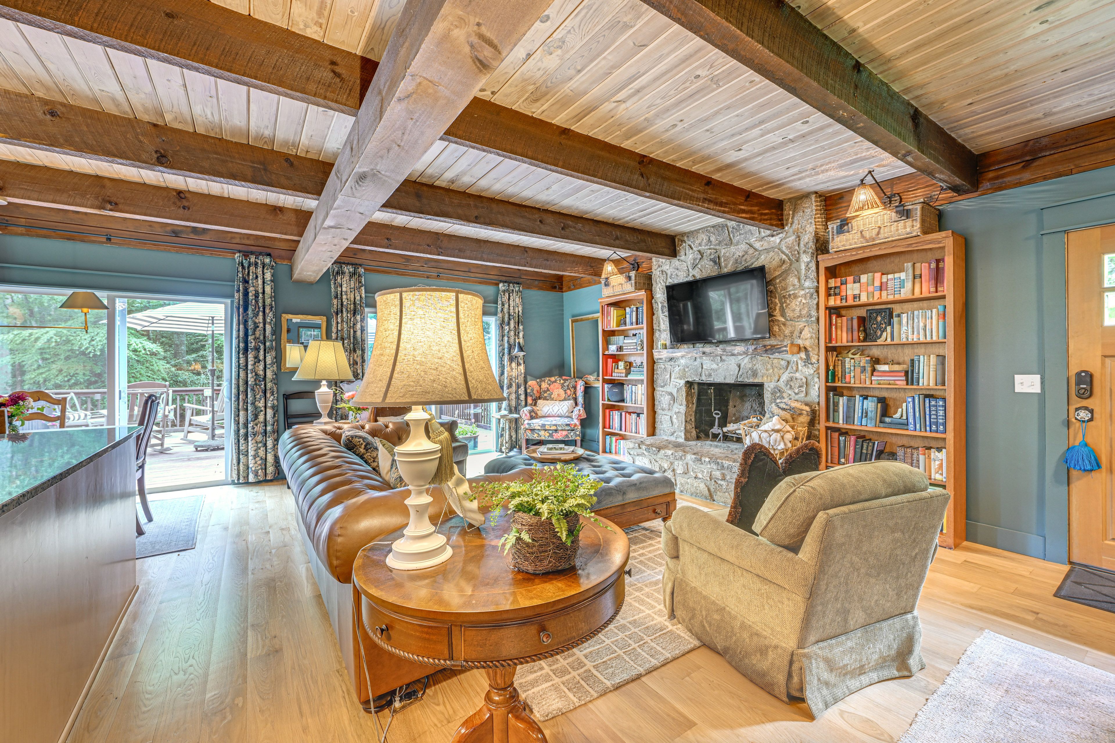 Living Room | Smart TV | 2 Stories | 1st Floor