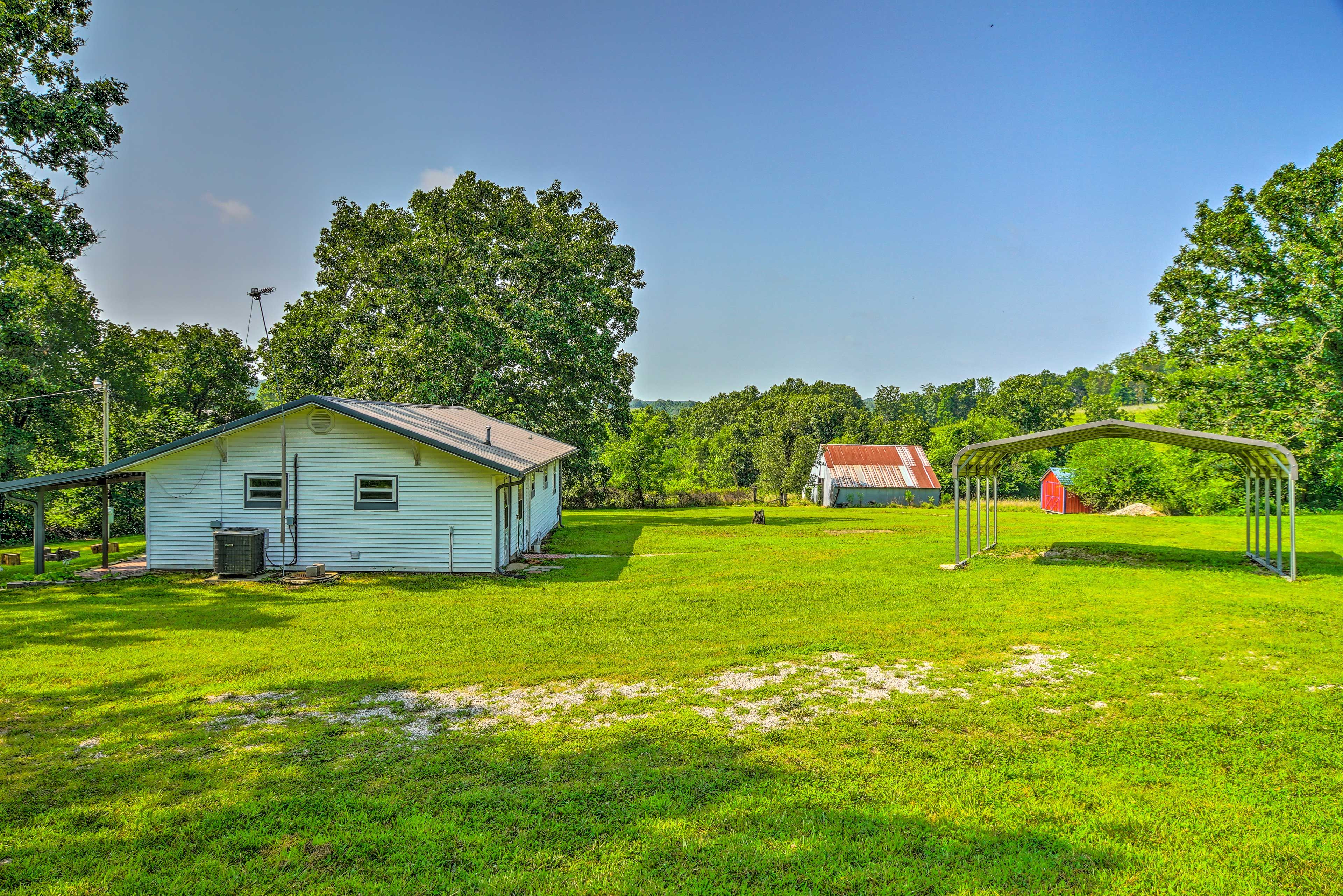 Parking | Carport (1 Vehicle) | Gravel Driveway (Unlimited Parking)