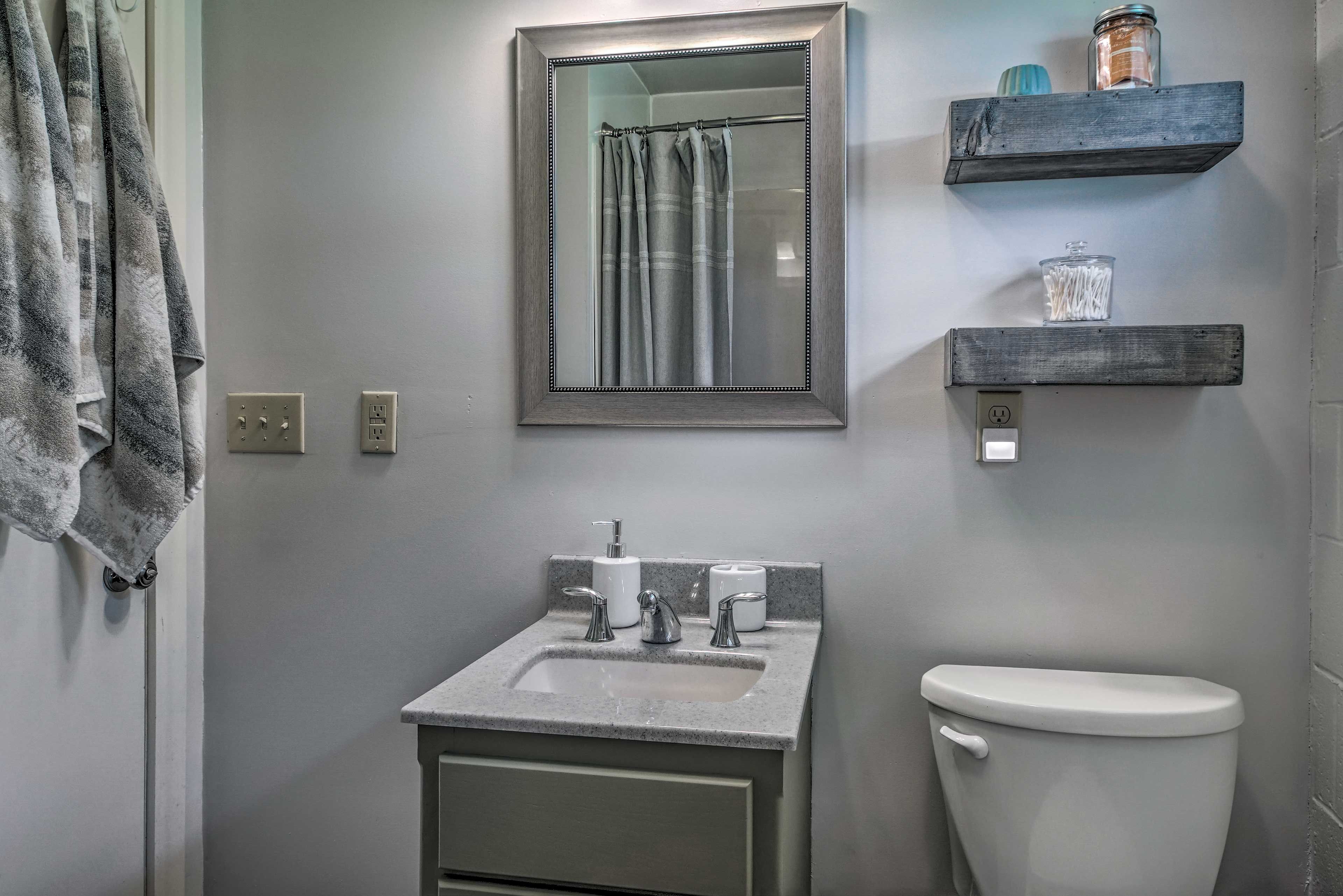 Full Bathroom | Hair Dryer