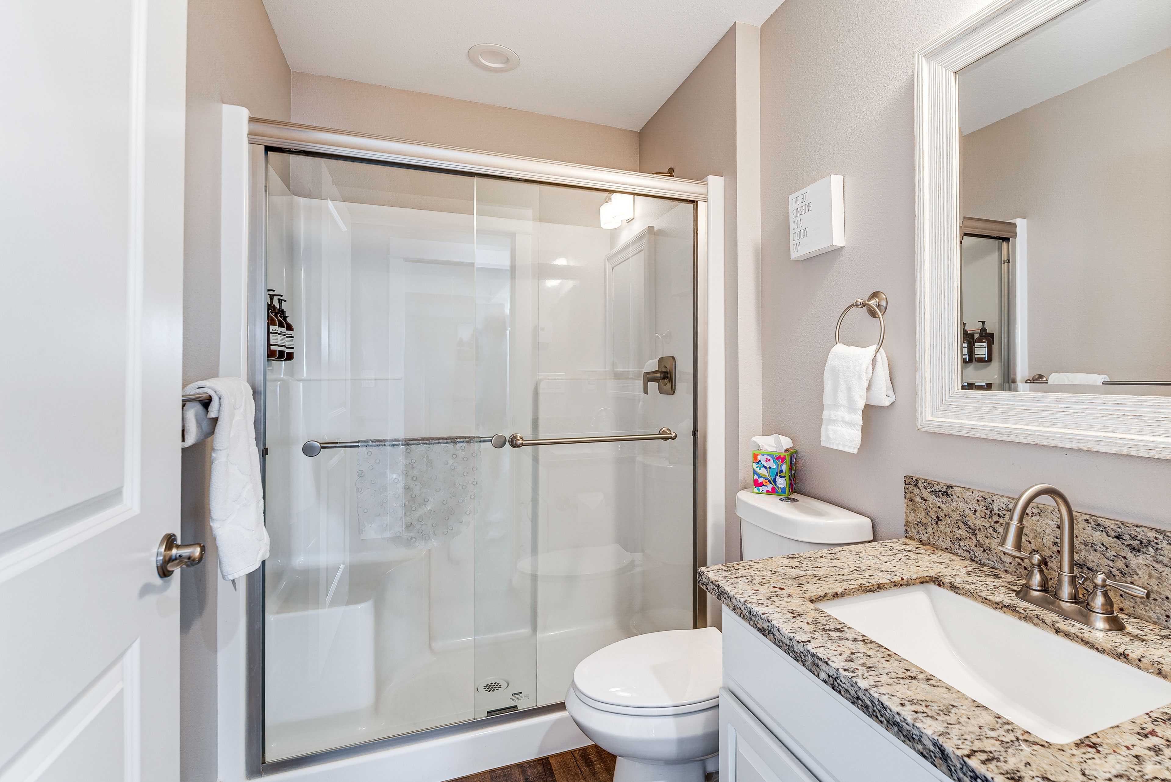 Full Bathroom | Towels Provided