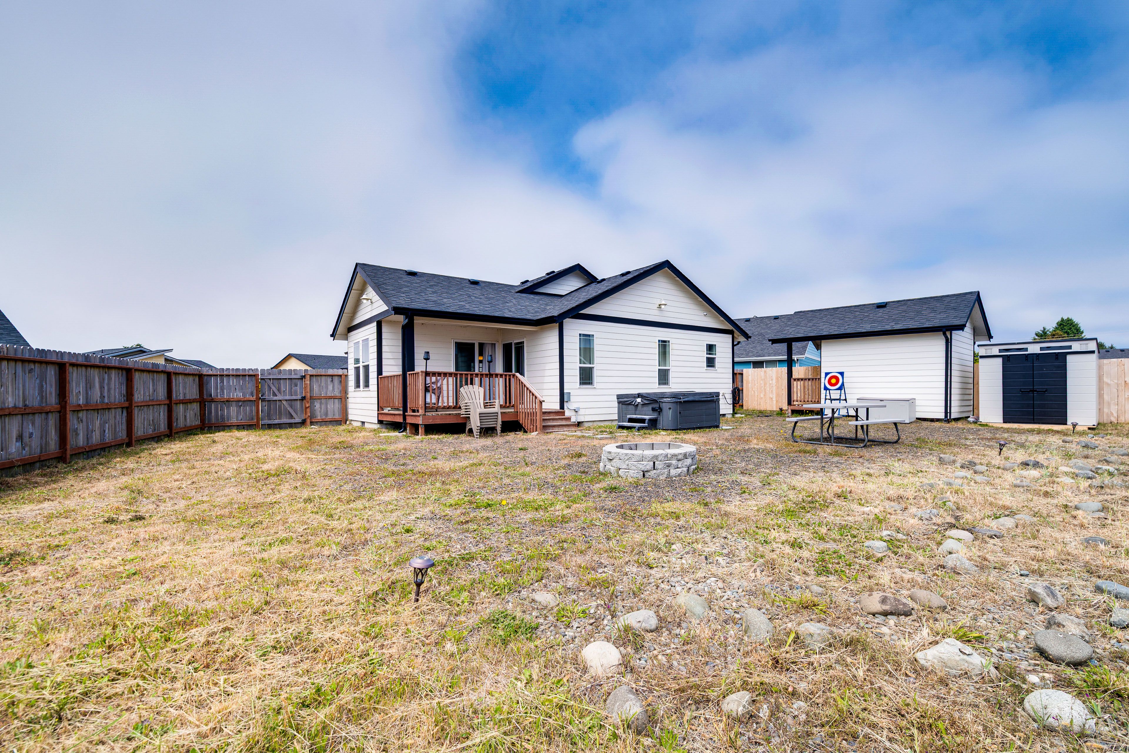 Fenced Backyard | Hot Tub | Fire Pit