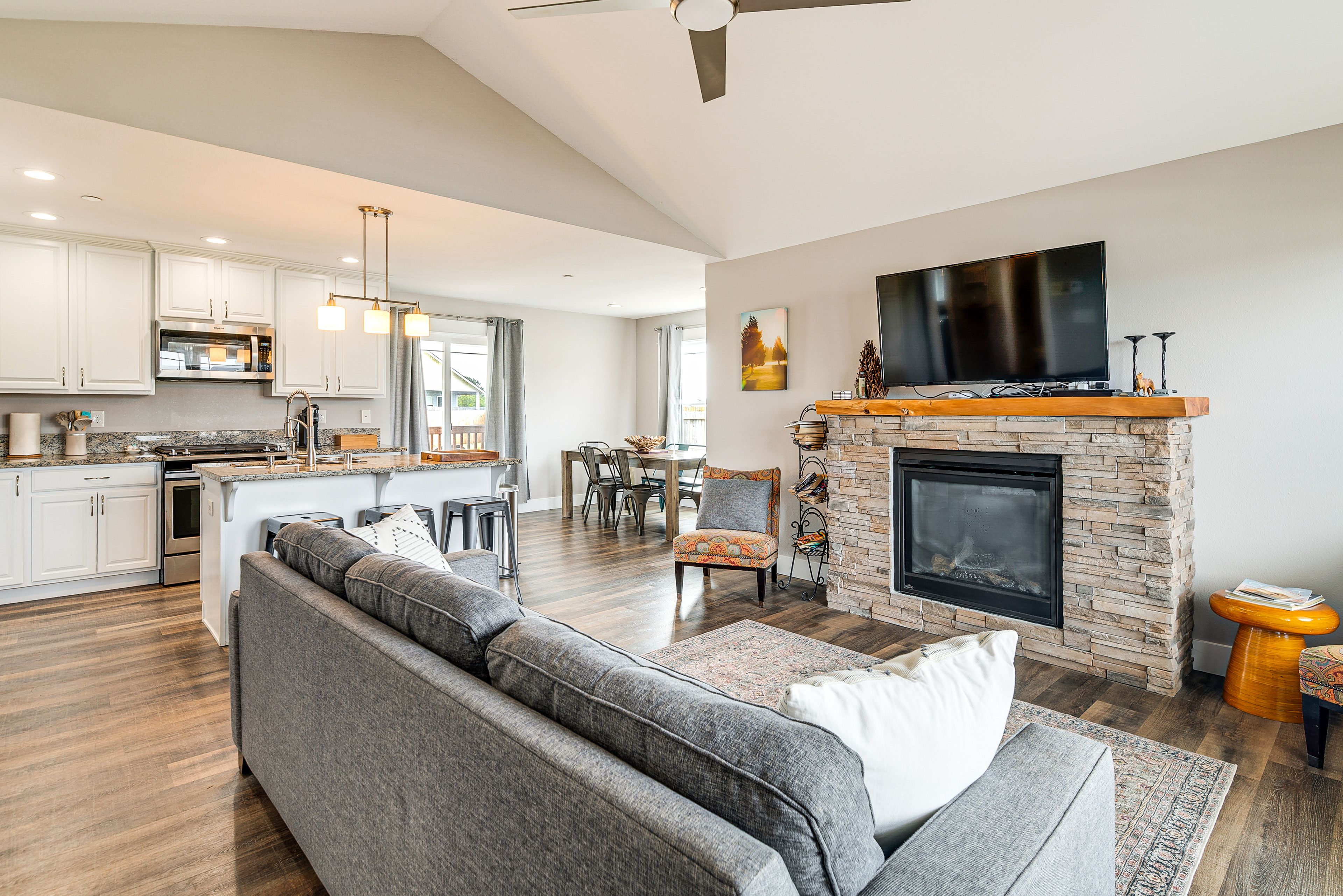 Ocean Shores Vacation Rental | 2BR | 2BA | Step-Free Access | 1,160 Sq Ft