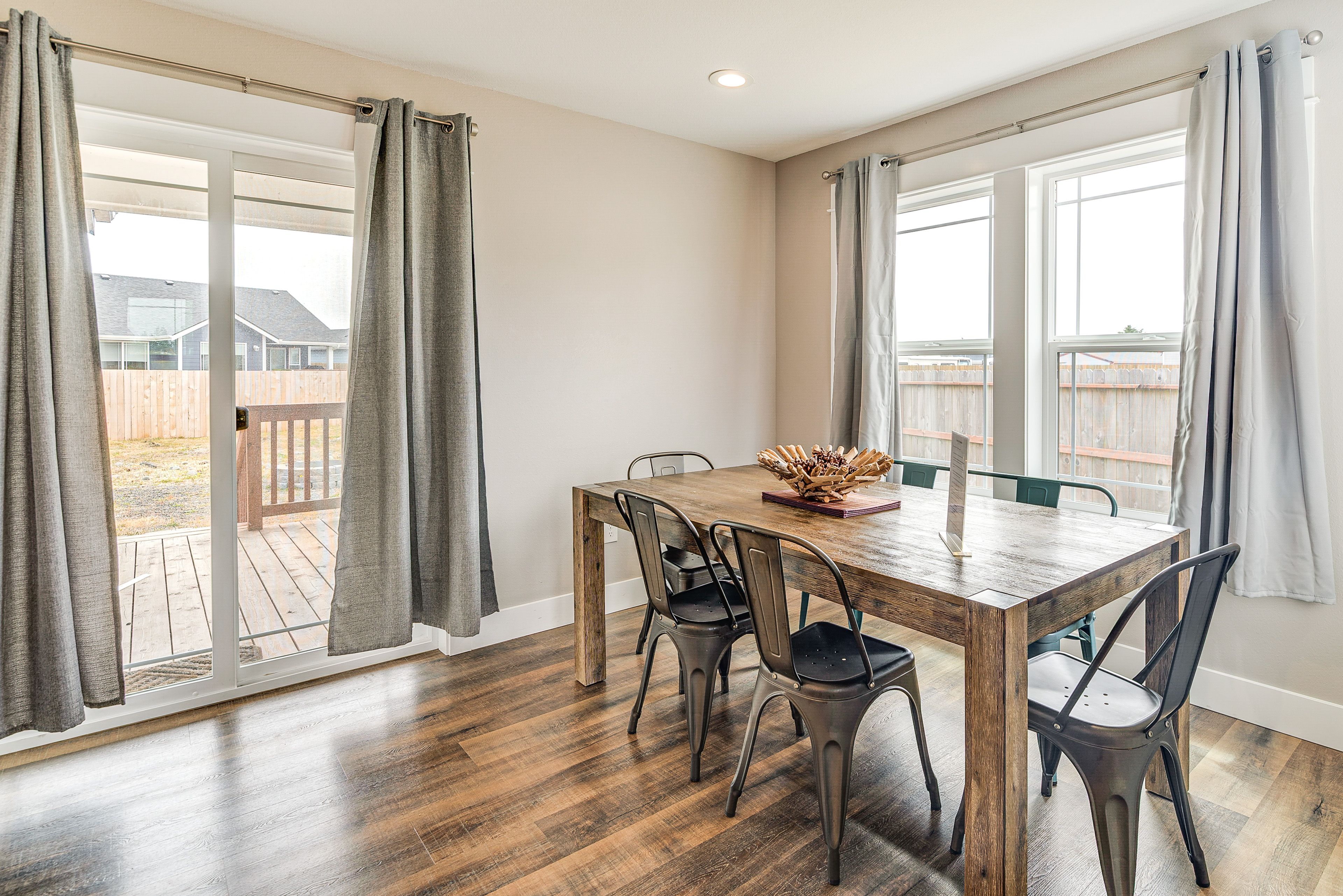 Dining Area | Dishware Provided