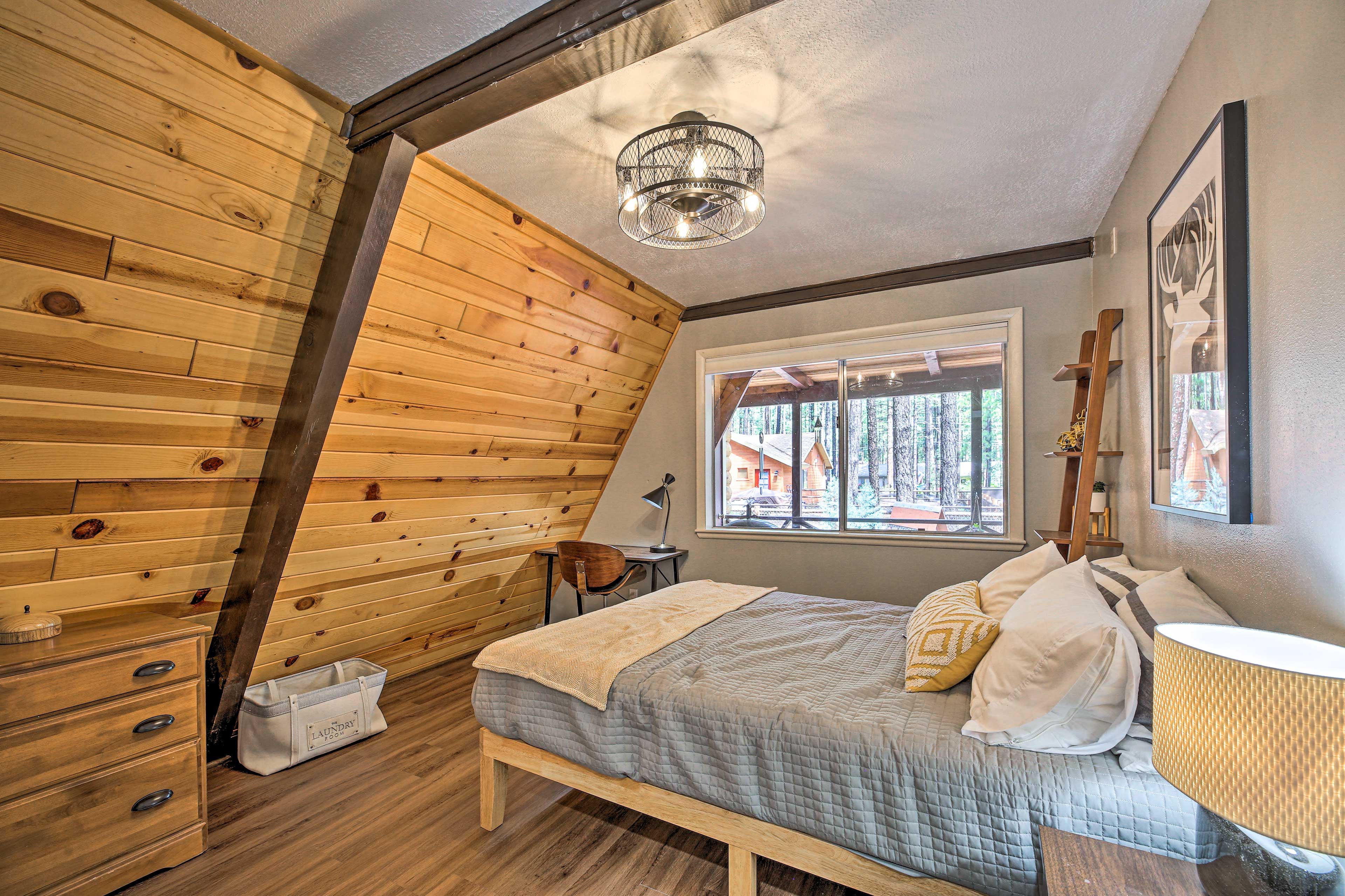 Bedroom 2 | Queen Bed | 1st Floor