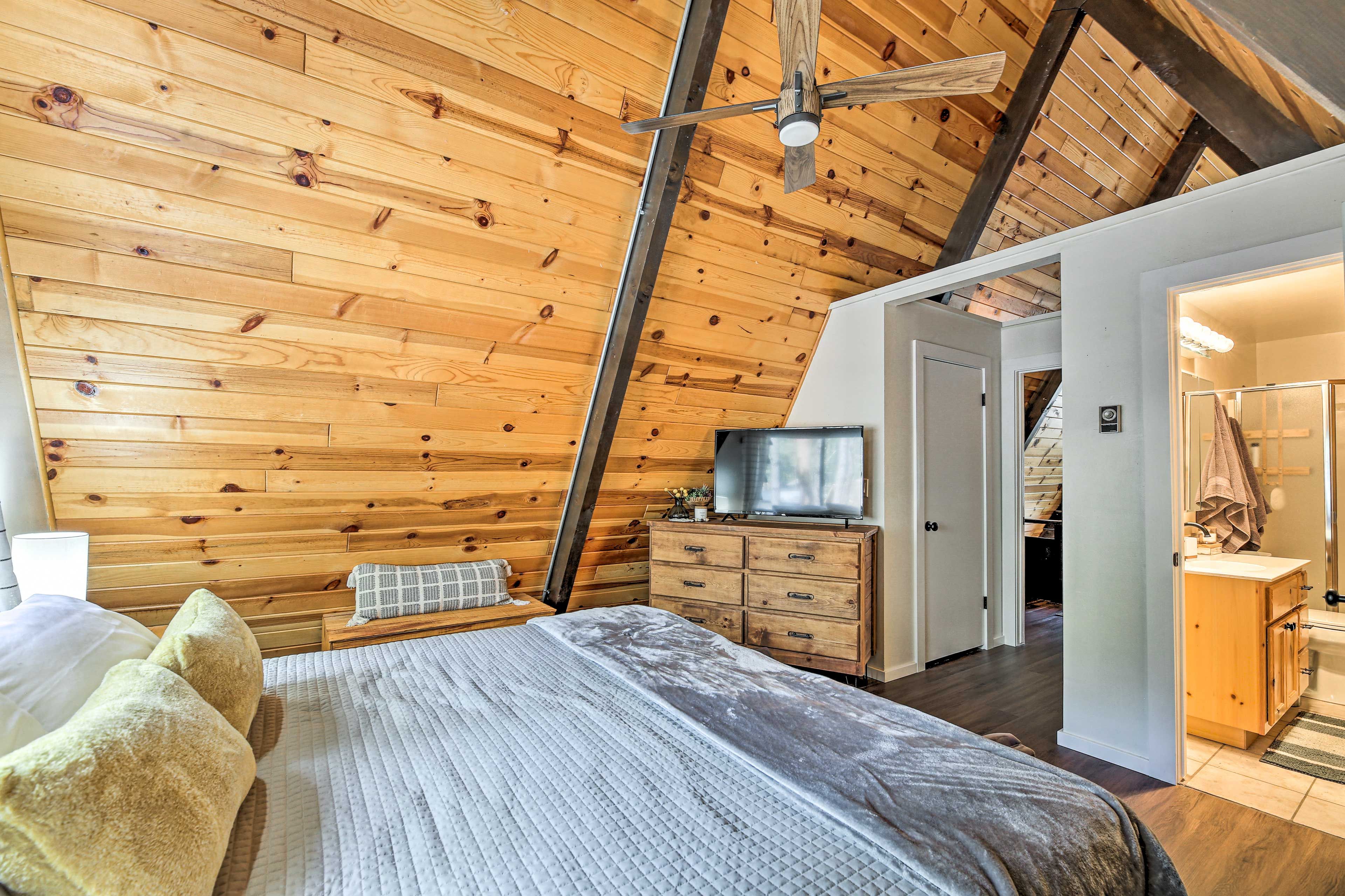 Bedroom 1 | Smart TV | En-Suite Bathroom