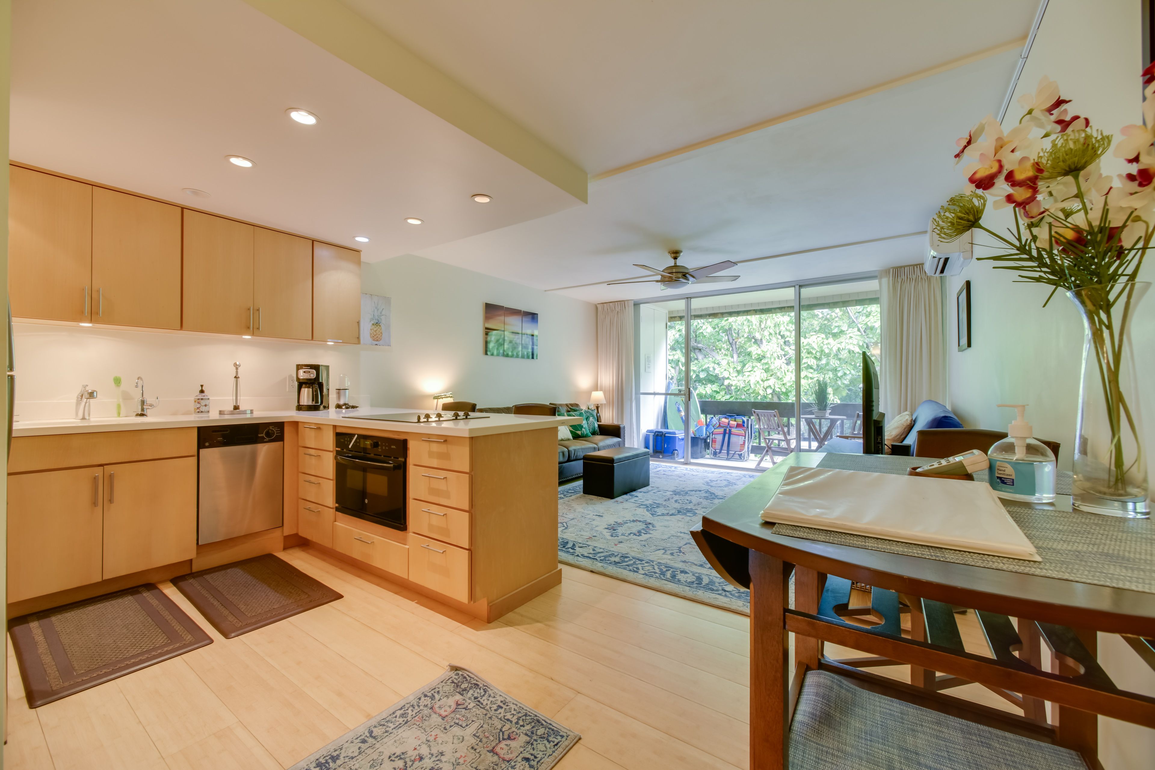 Dining Area | Dishes & Flatware Provided