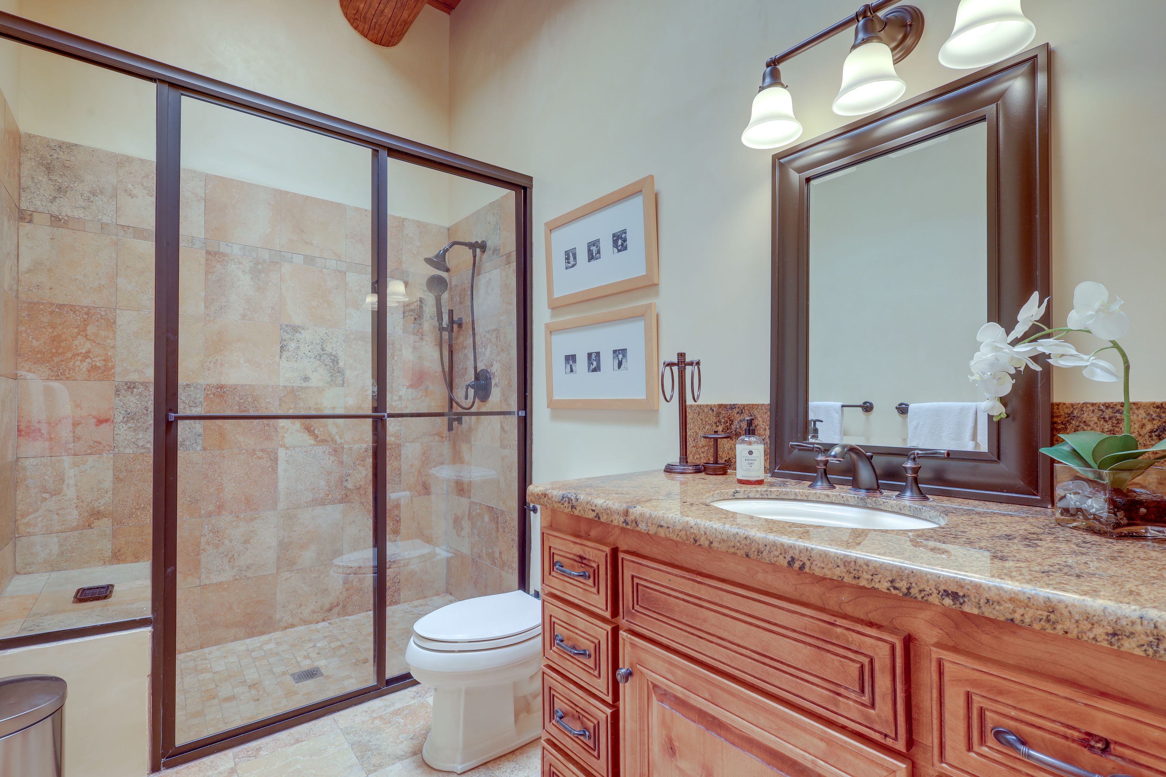 Full Bathroom | Complimentary Toiletries