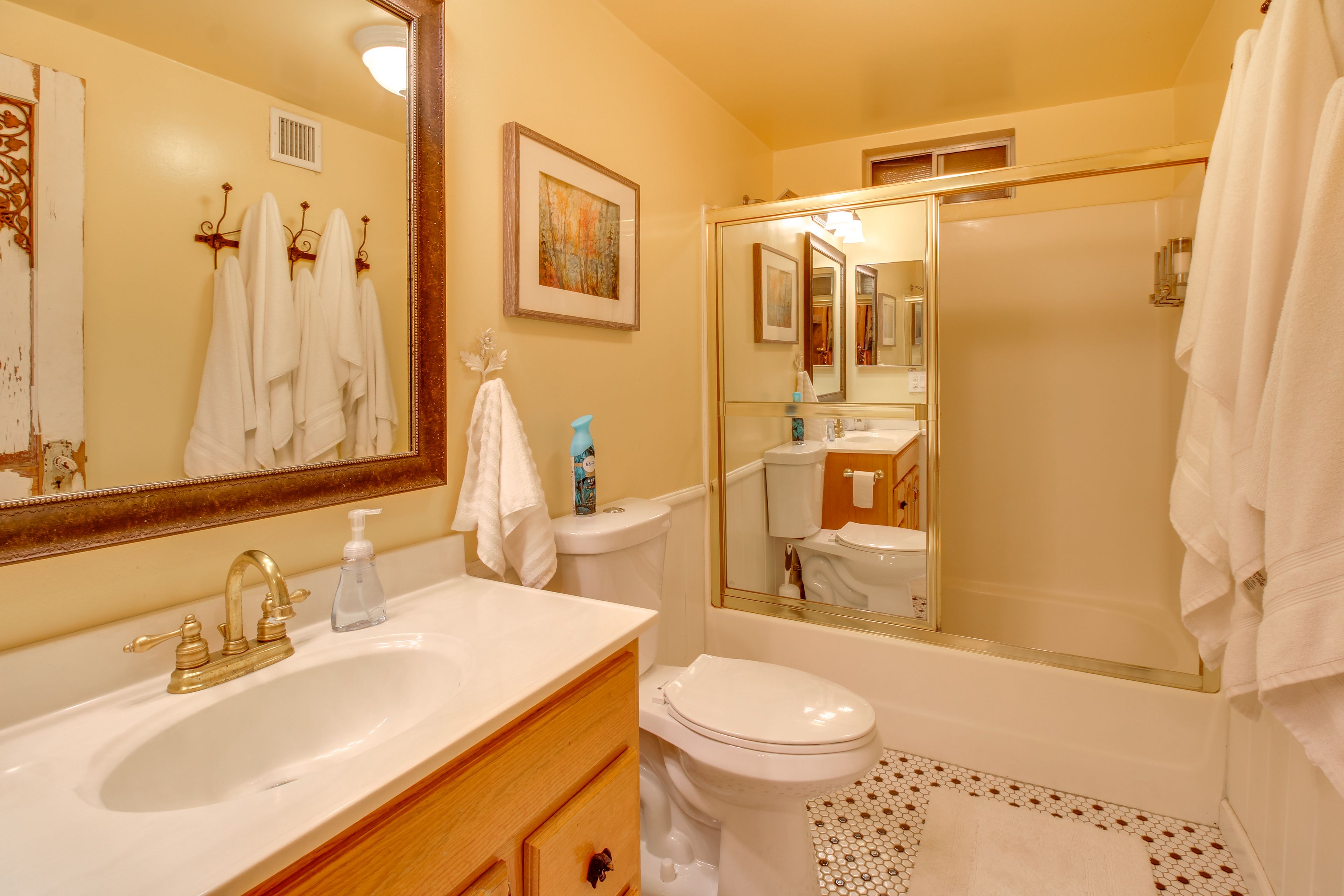 Full Bath | Towels | Hair Dryer | 1st Floor