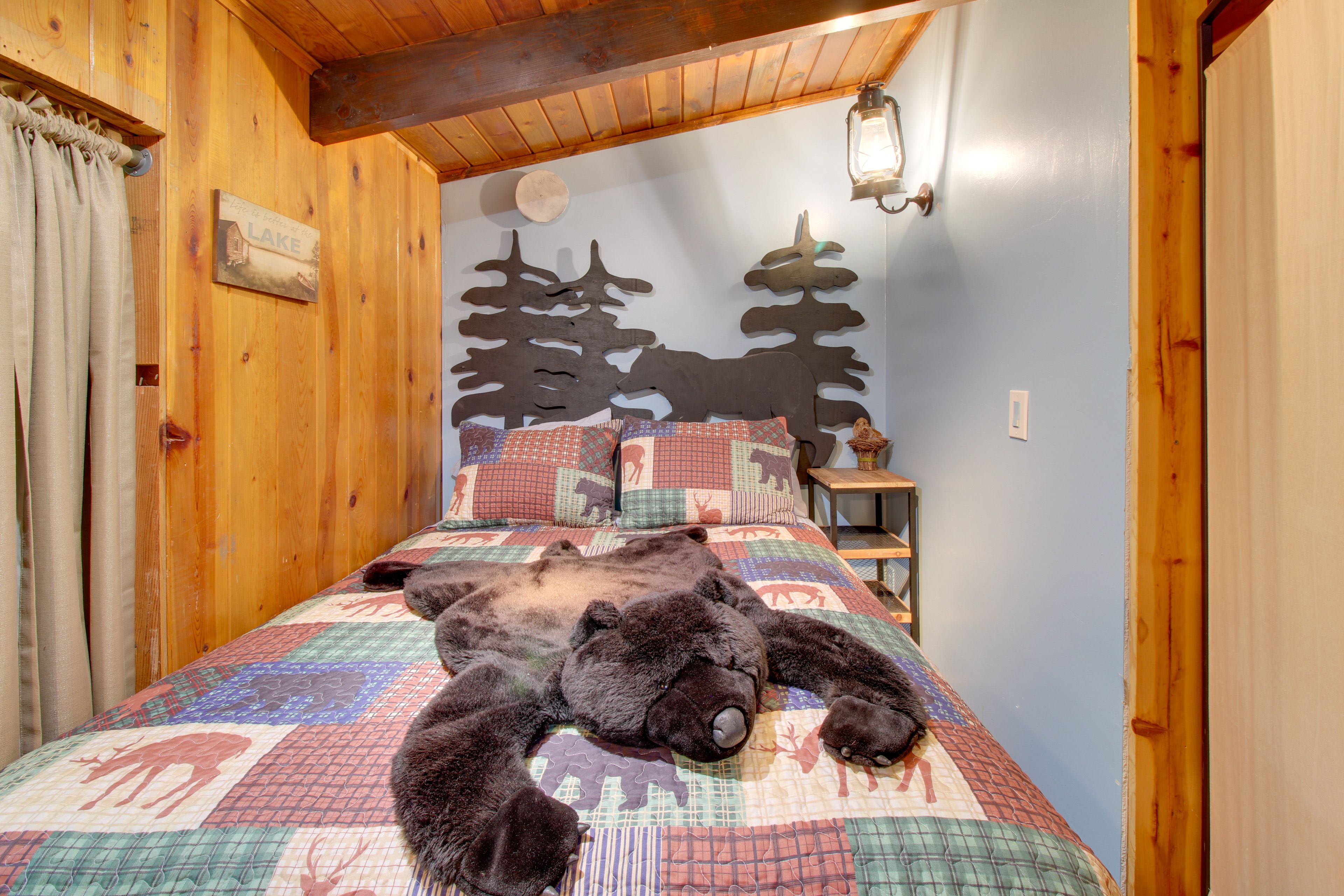 Loft | Full Bed | 2nd Floor