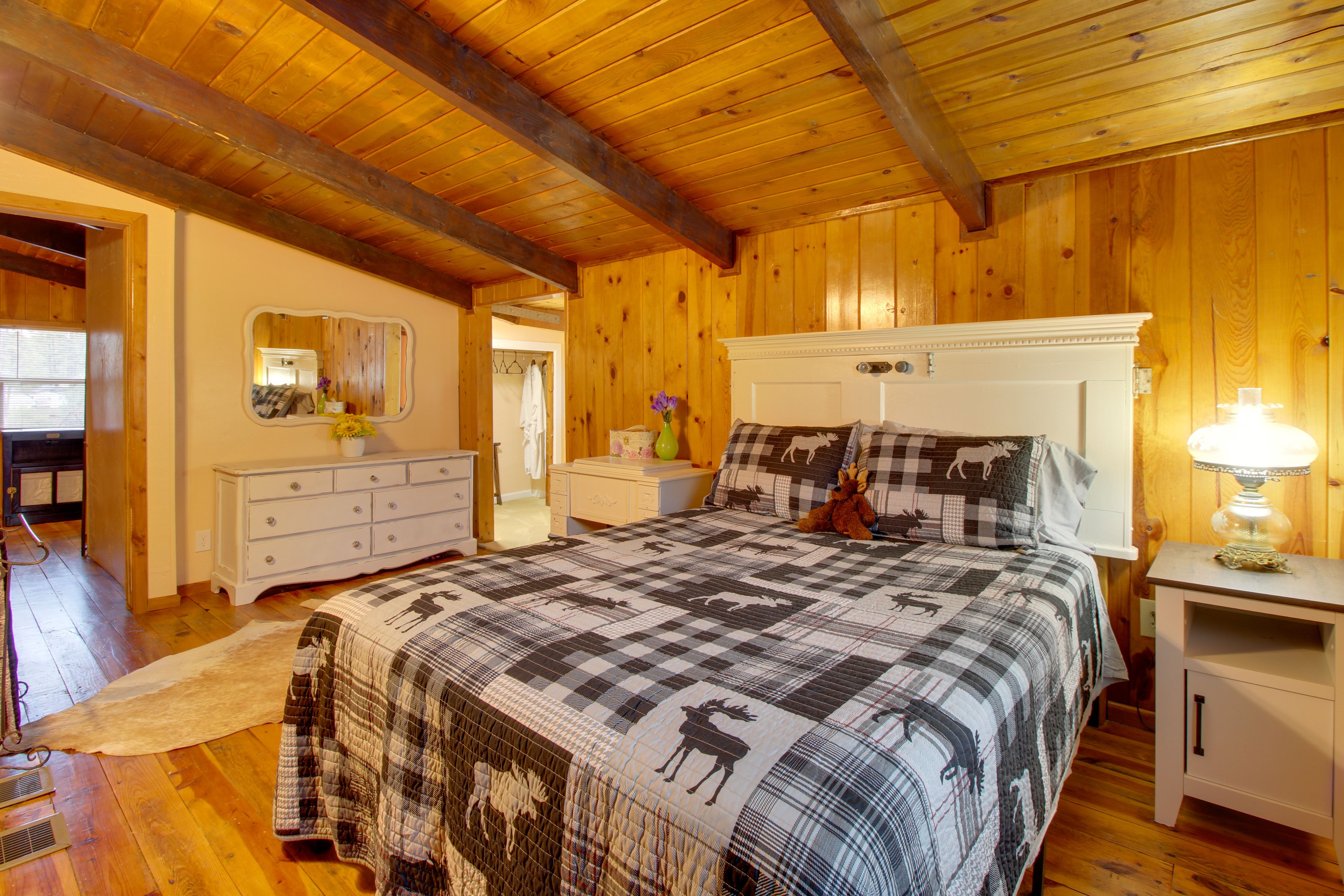 Bedroom 3 | Queen Bed | 2nd Floor