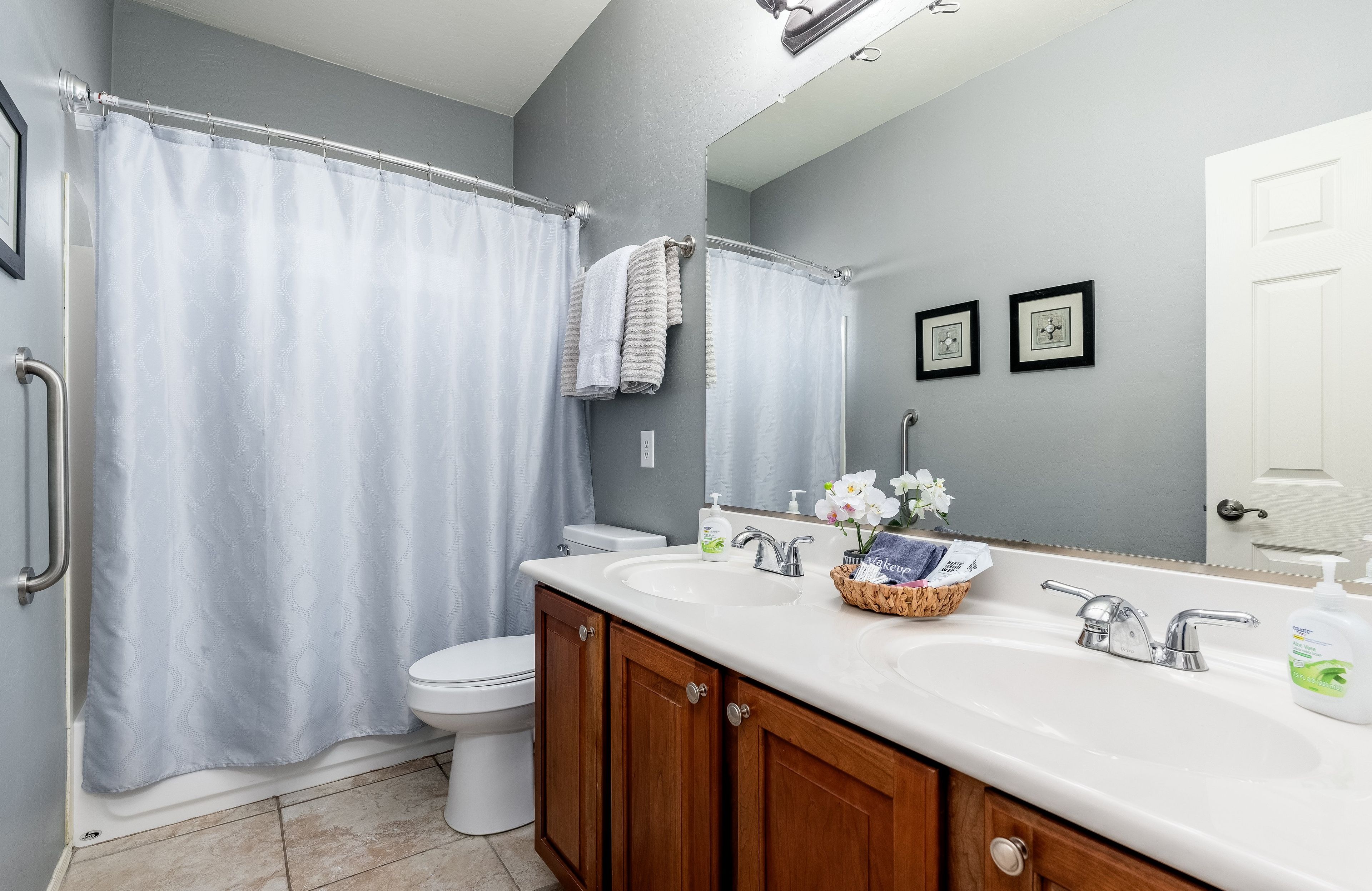 Full Bathroom | 2nd Floor