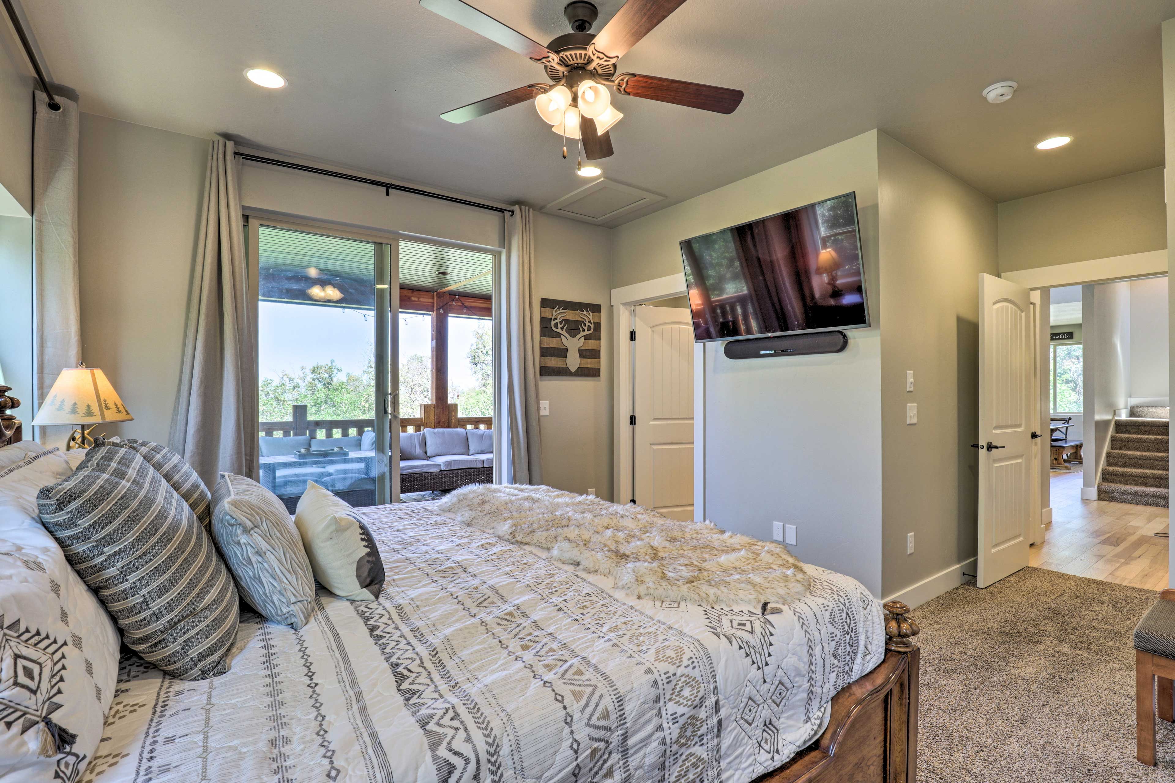 Bedroom 1 | Smart TV