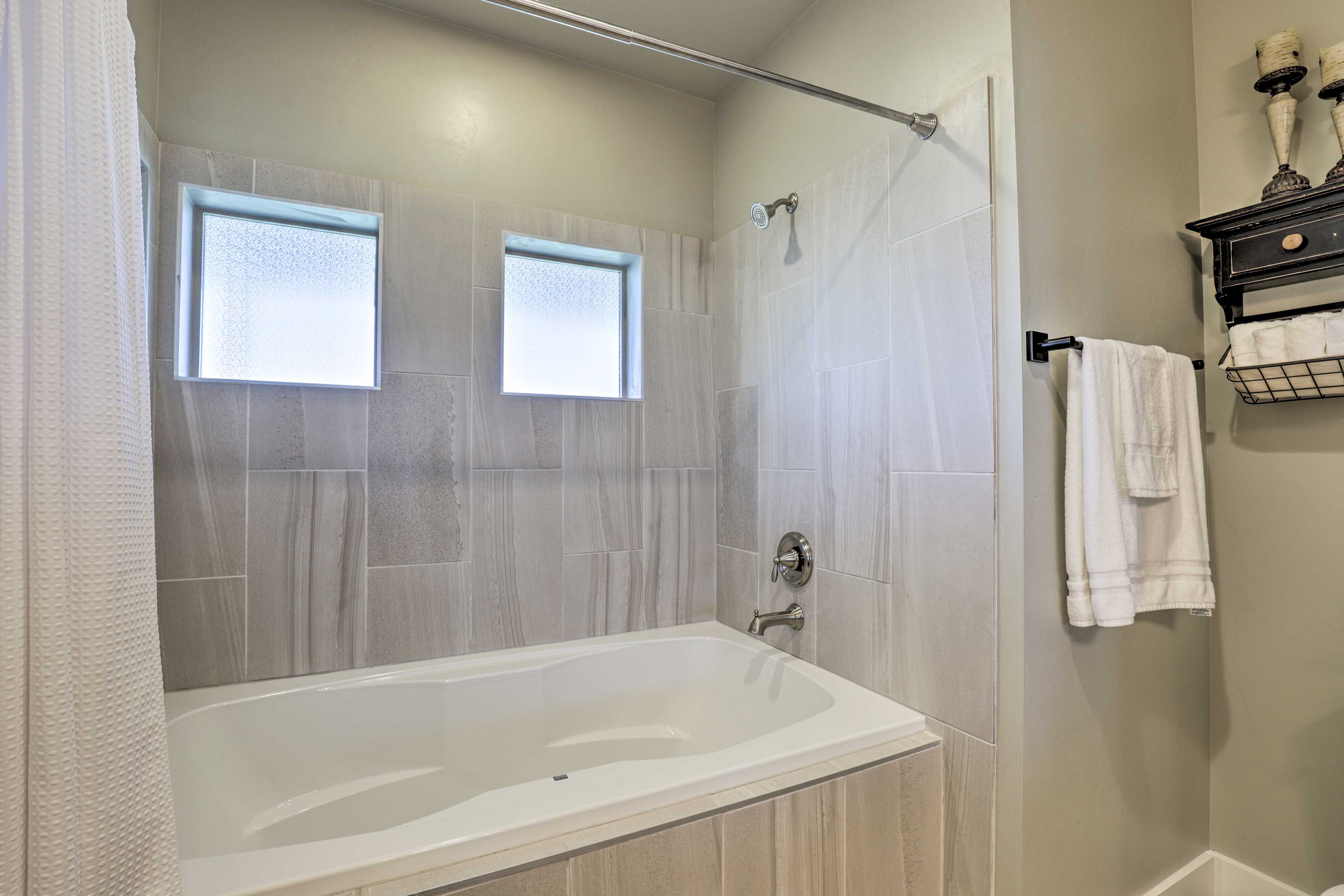 En-Suite Bathroom | Shower/Tub Combo