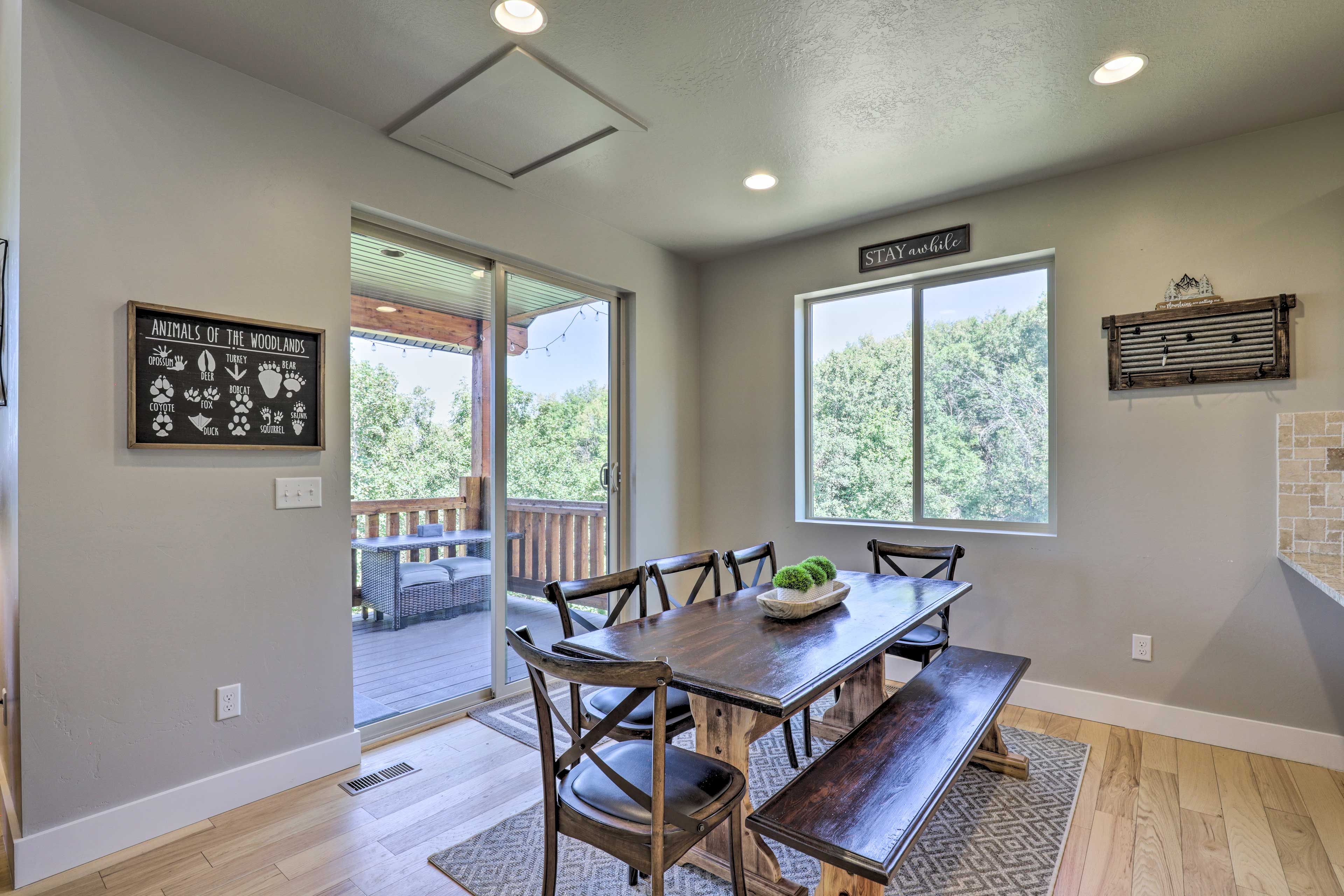 Dining Area | Seating for 8