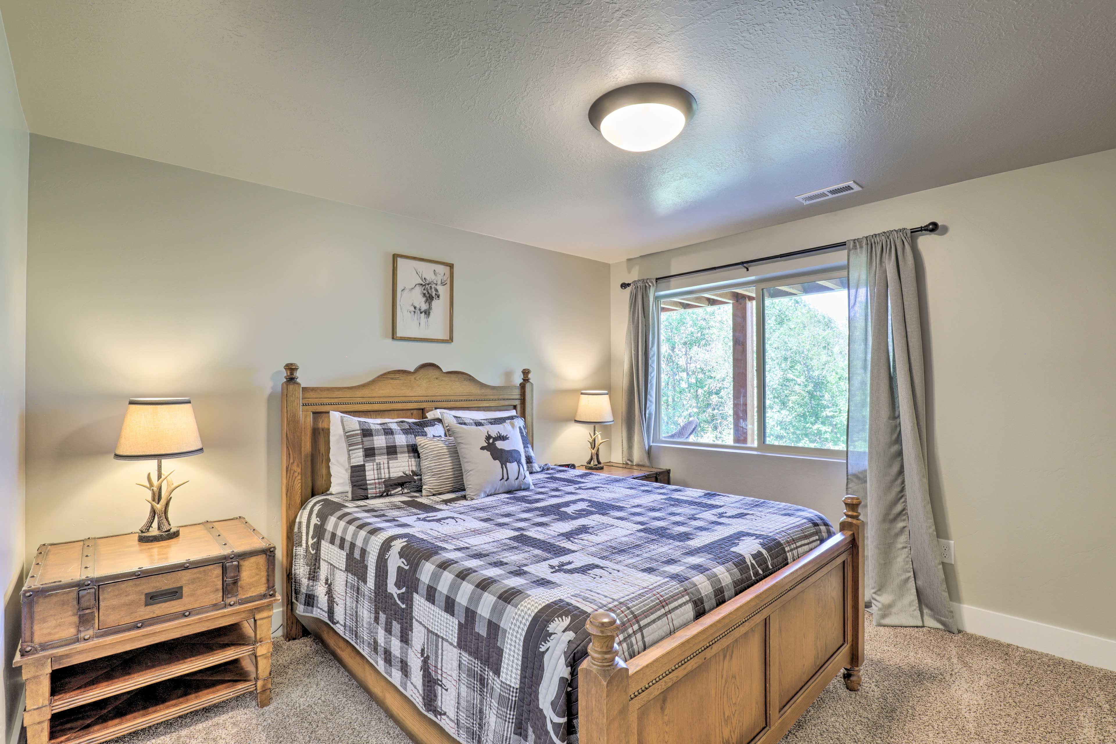 Bedroom 3 | Queen Bed