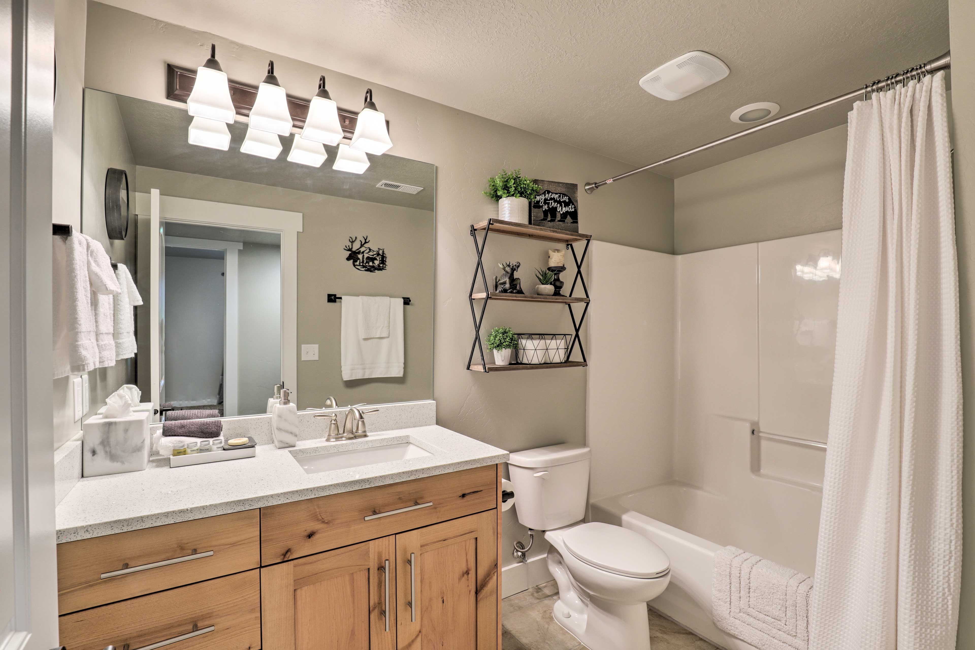 Bathroom | Shower/Tub Combo