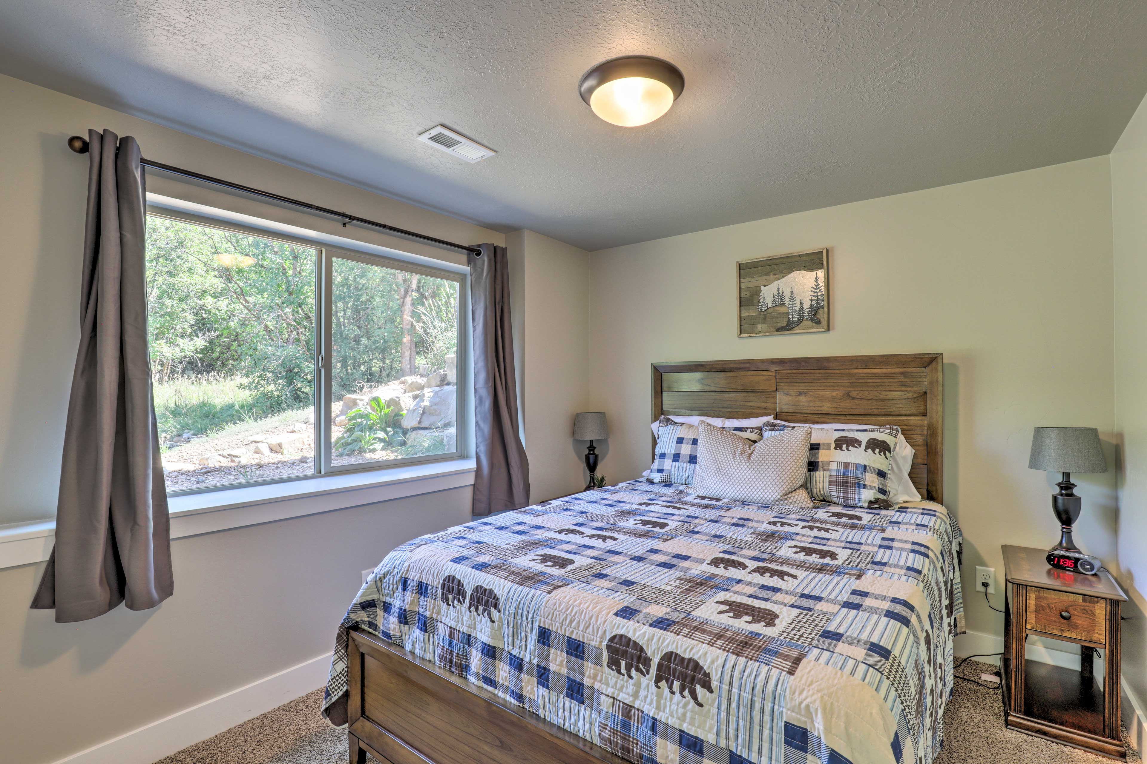 Bedroom 2 | Queen Bed | 1st Floor