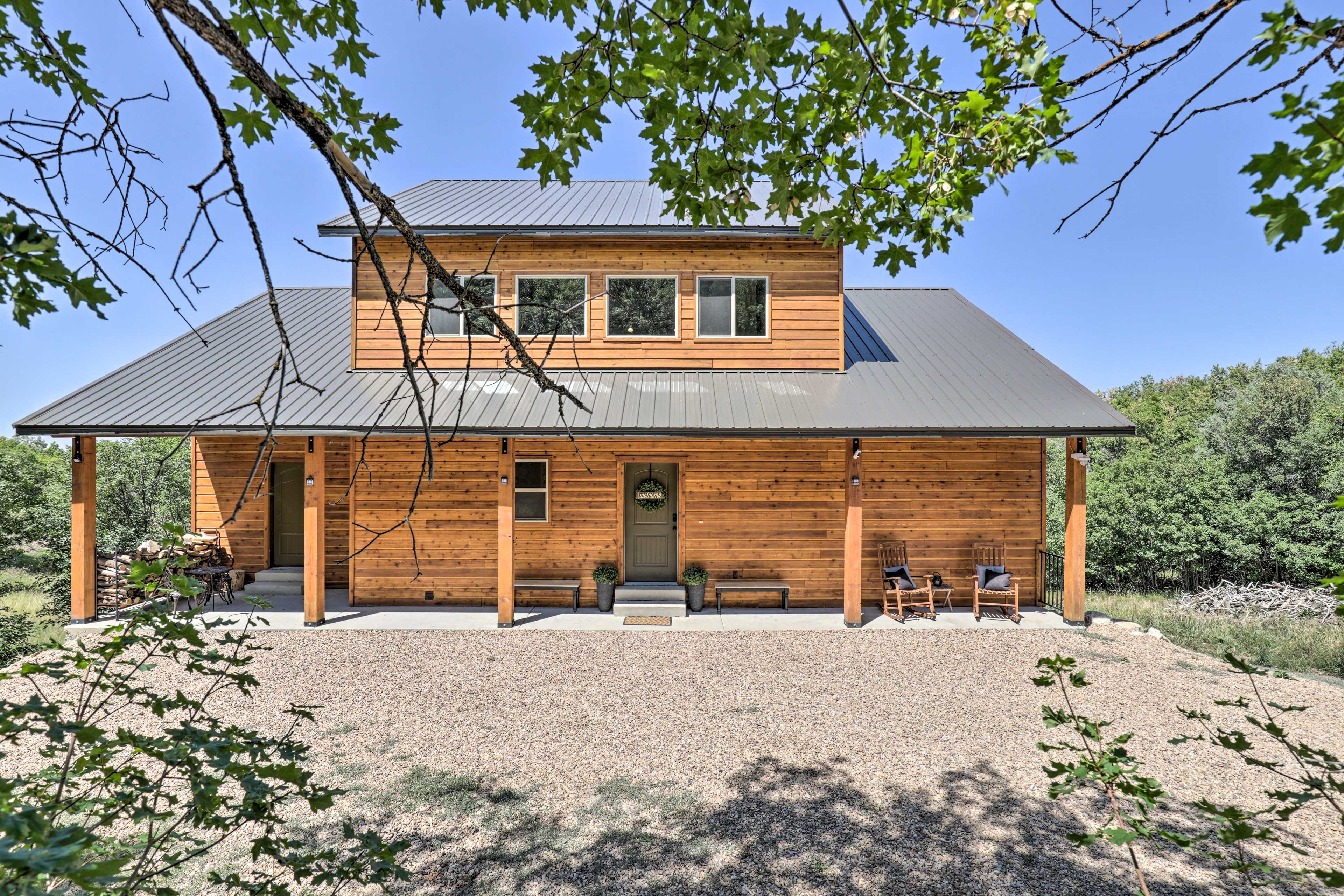 Cabin Exterior | Front Porch w/ Rocking Chairs