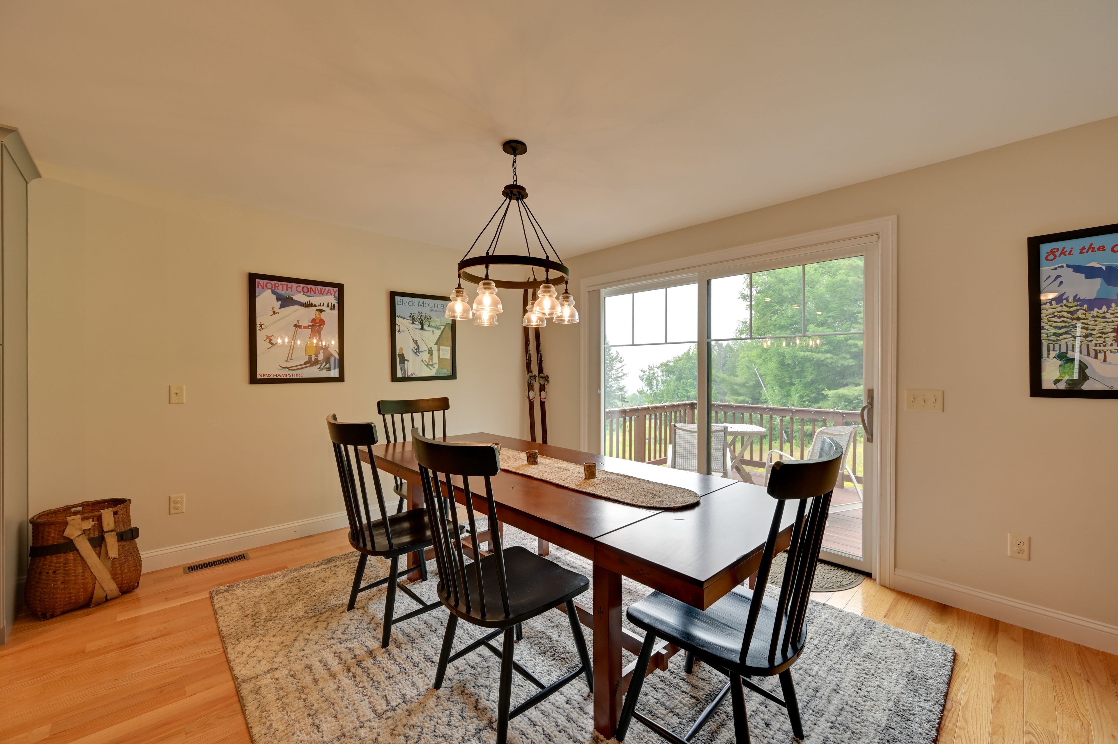 Dining Area | Dishes & Flatware Provided