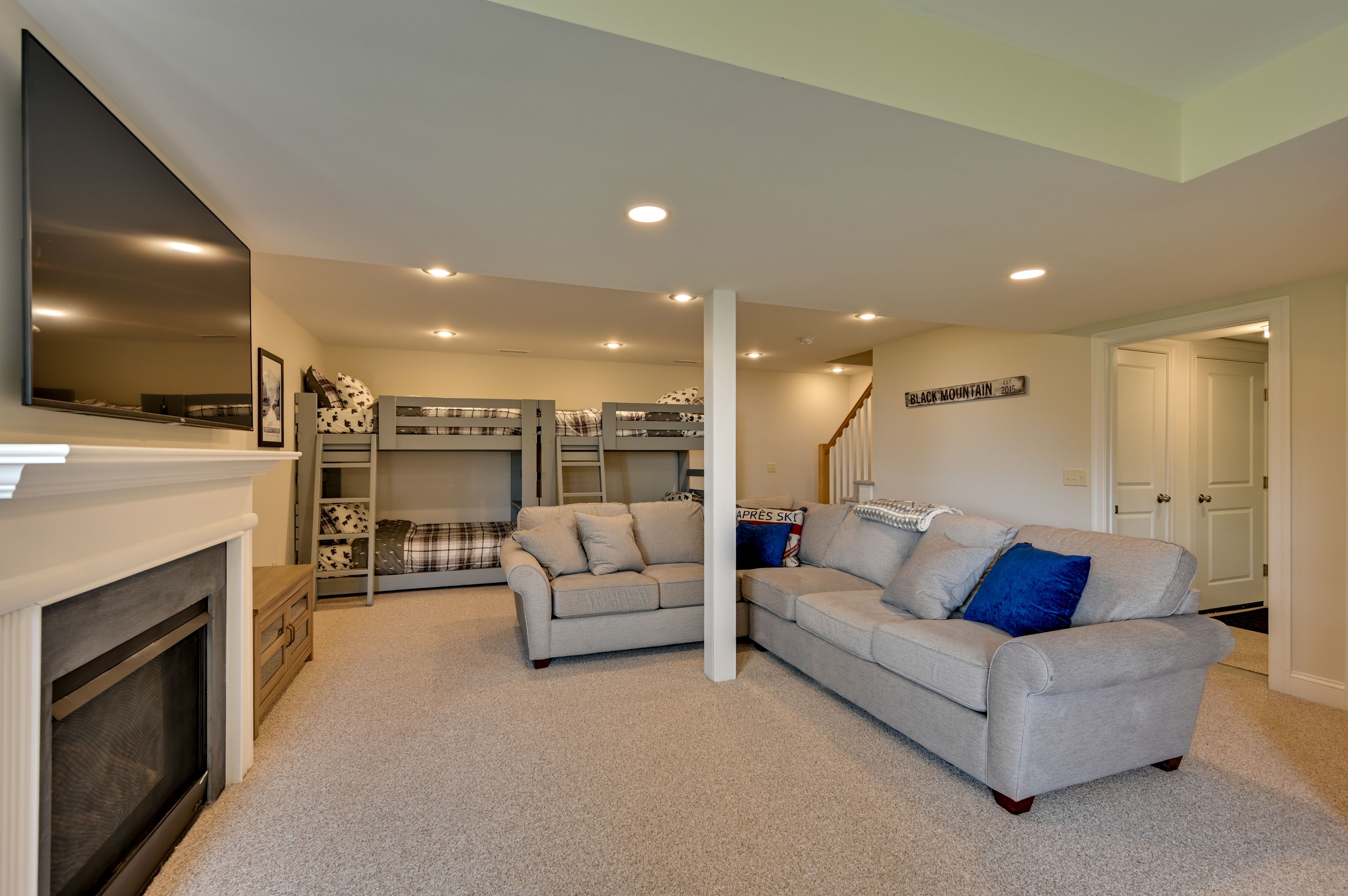 Basement | Gas Fireplace | Smart TV