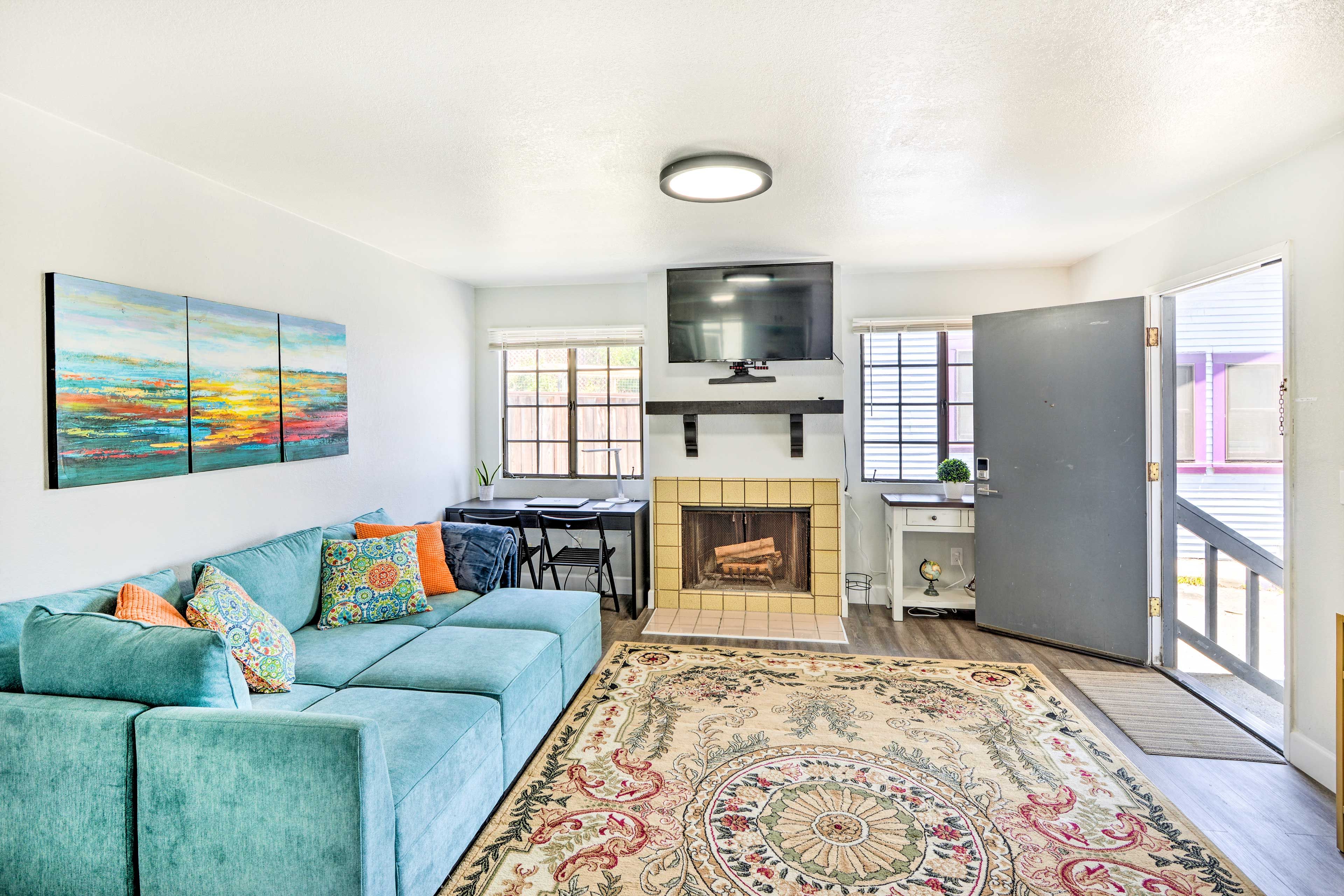 Living Room | Sleeper Sofa | WFH Desk | Free WiFi | Central Heat & A/C