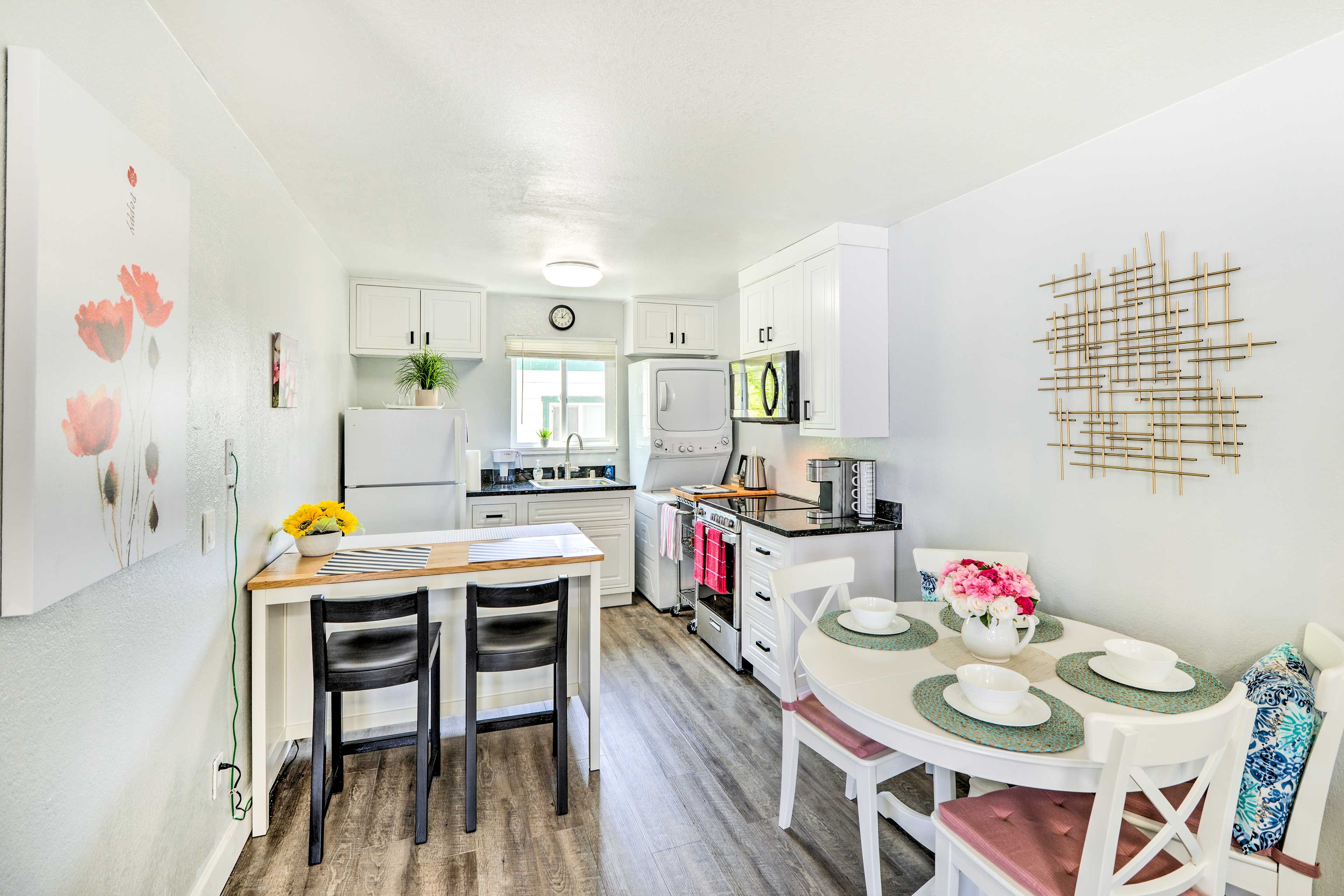 Dining Area | Dishware Provided