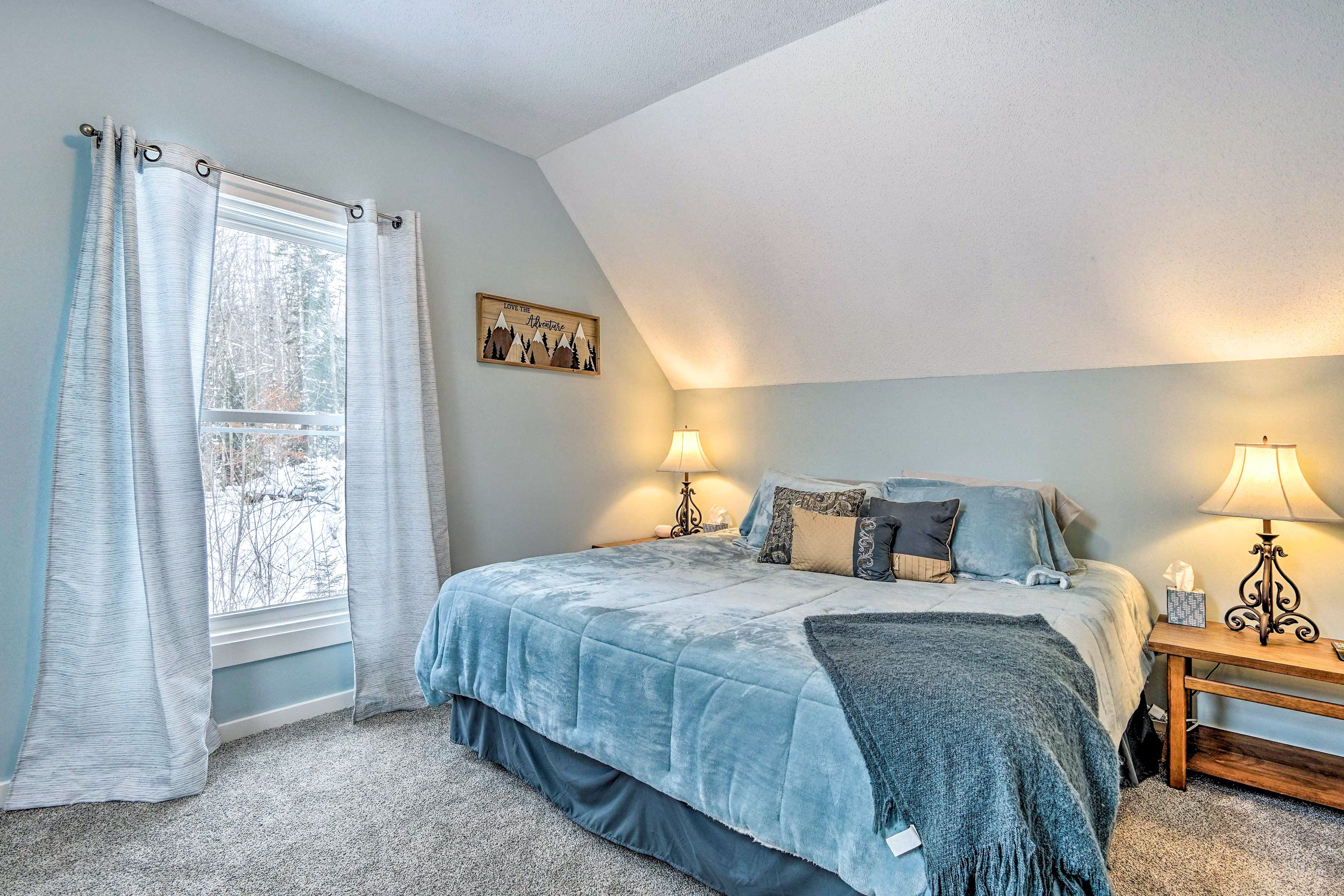 Bedroom 1 | King Bed | Linens & Towels | Smart TV