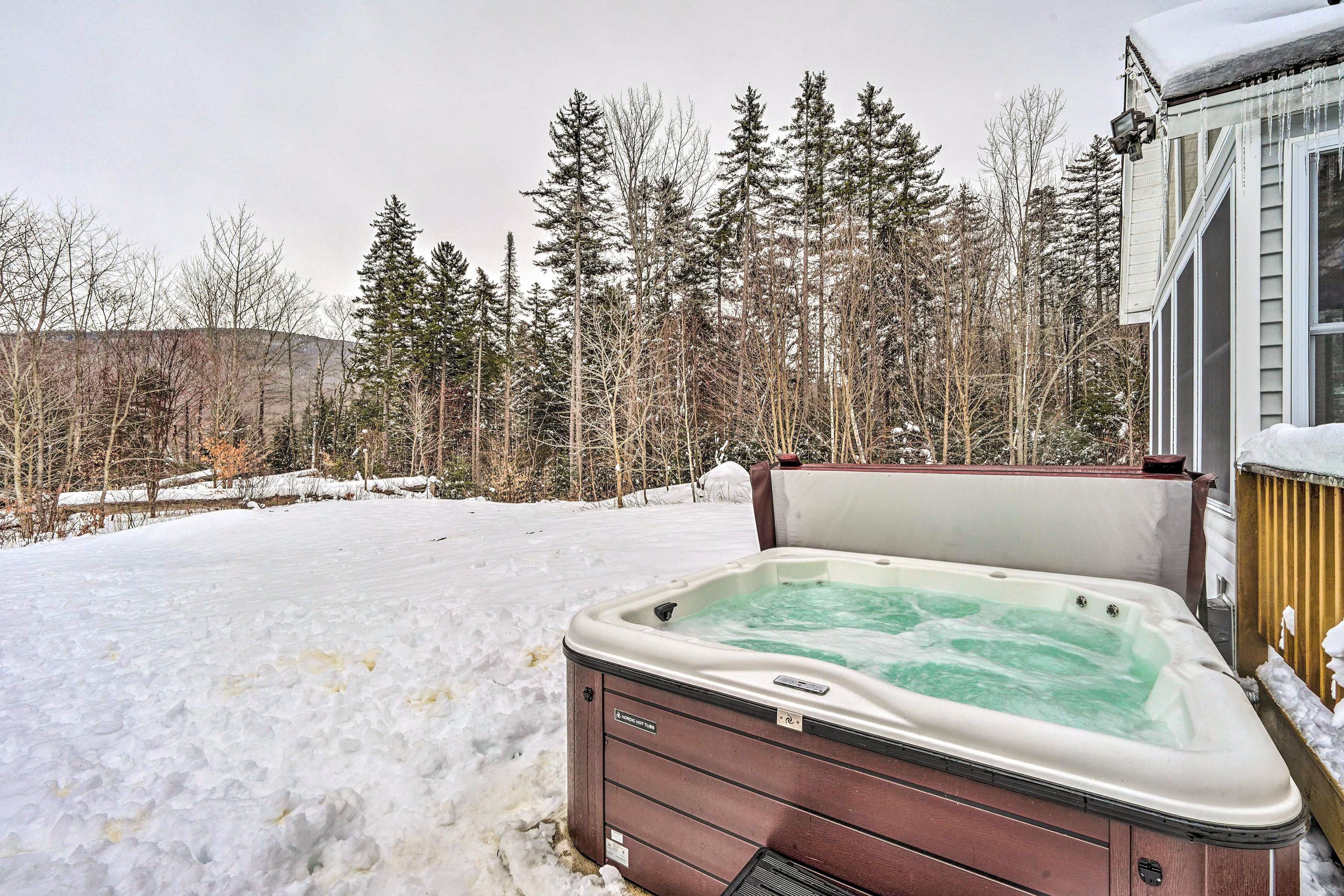 Private Backyard | Hot Tub