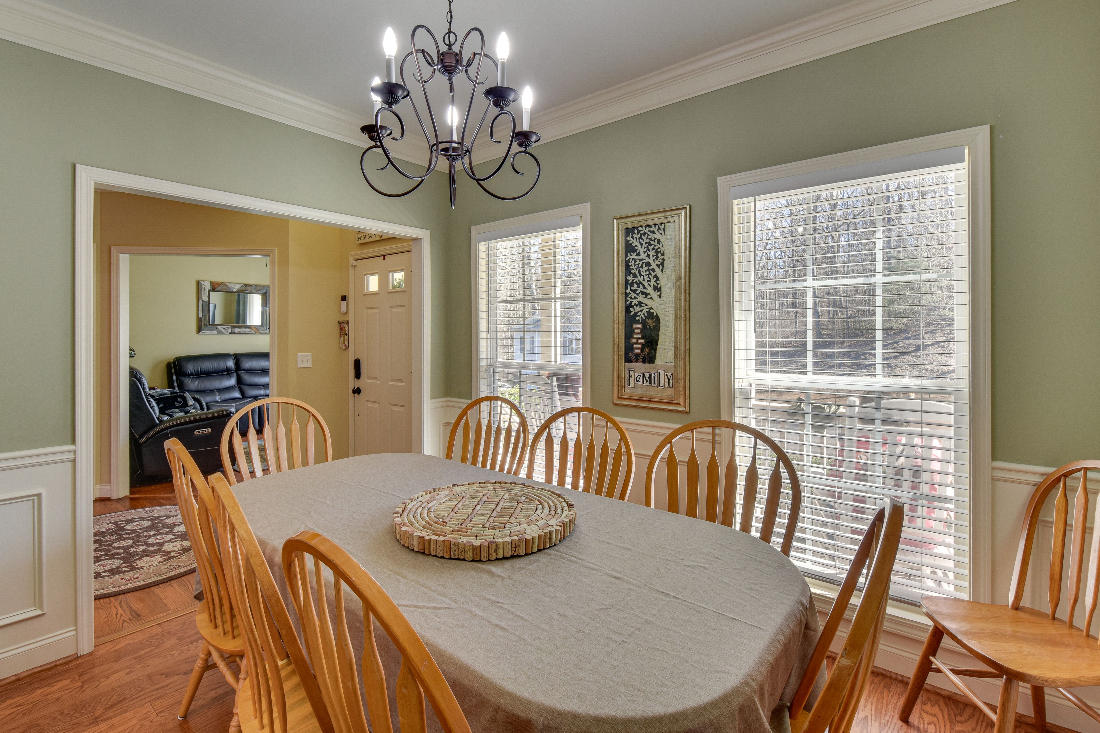 Dining Room | Dishes & Flatware Provided
