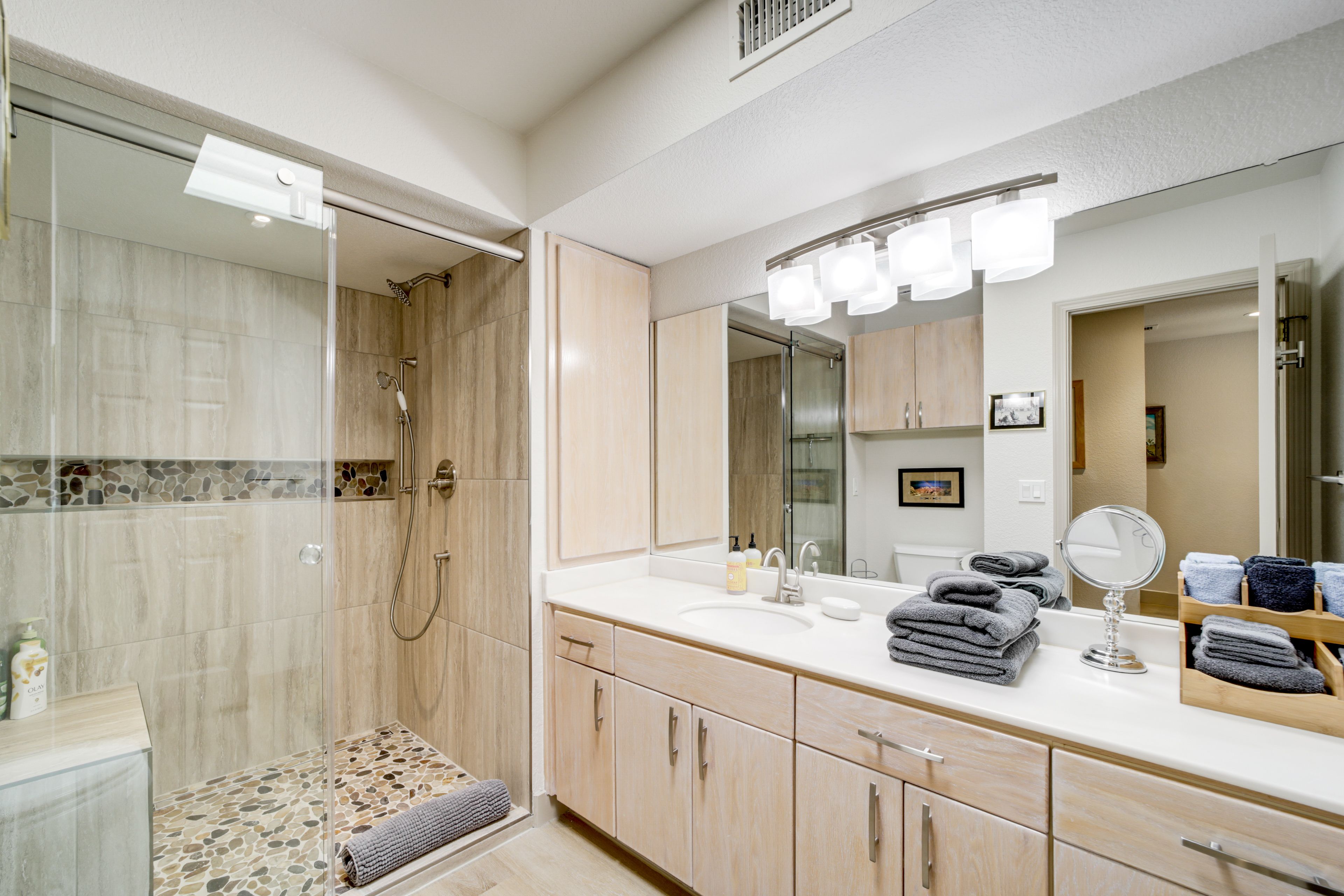 Full Bathroom | Towels Provided