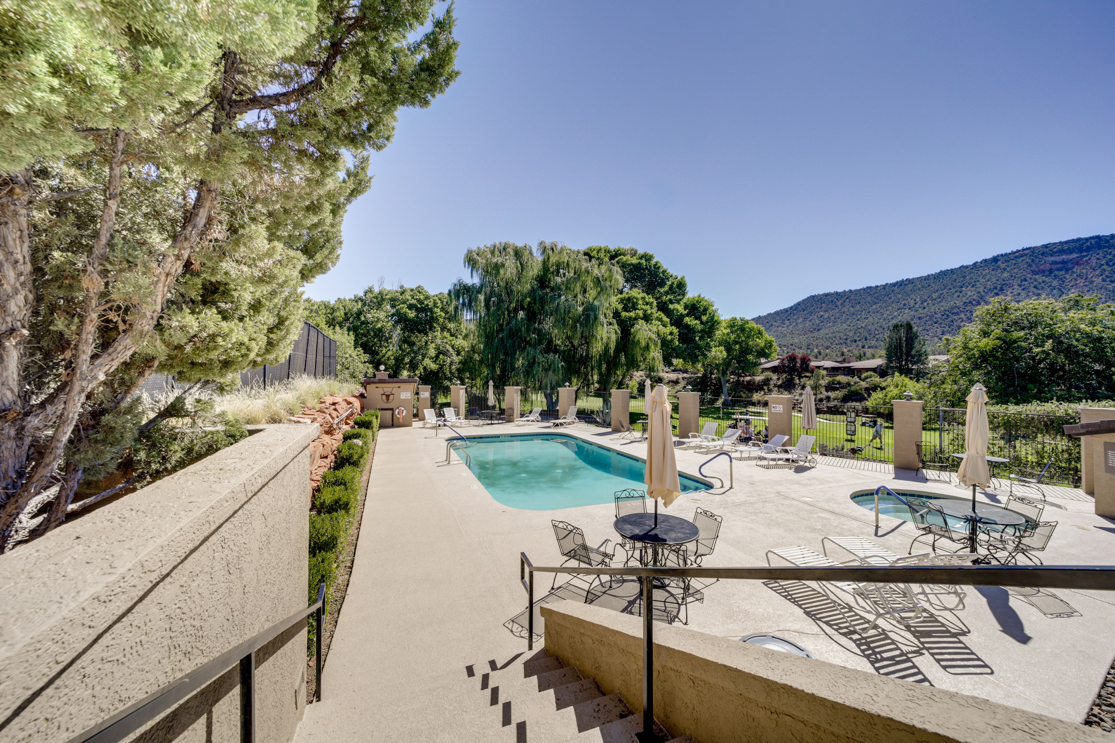 Community Amenities | Seasonal Pool | Year-Round Hot Tub